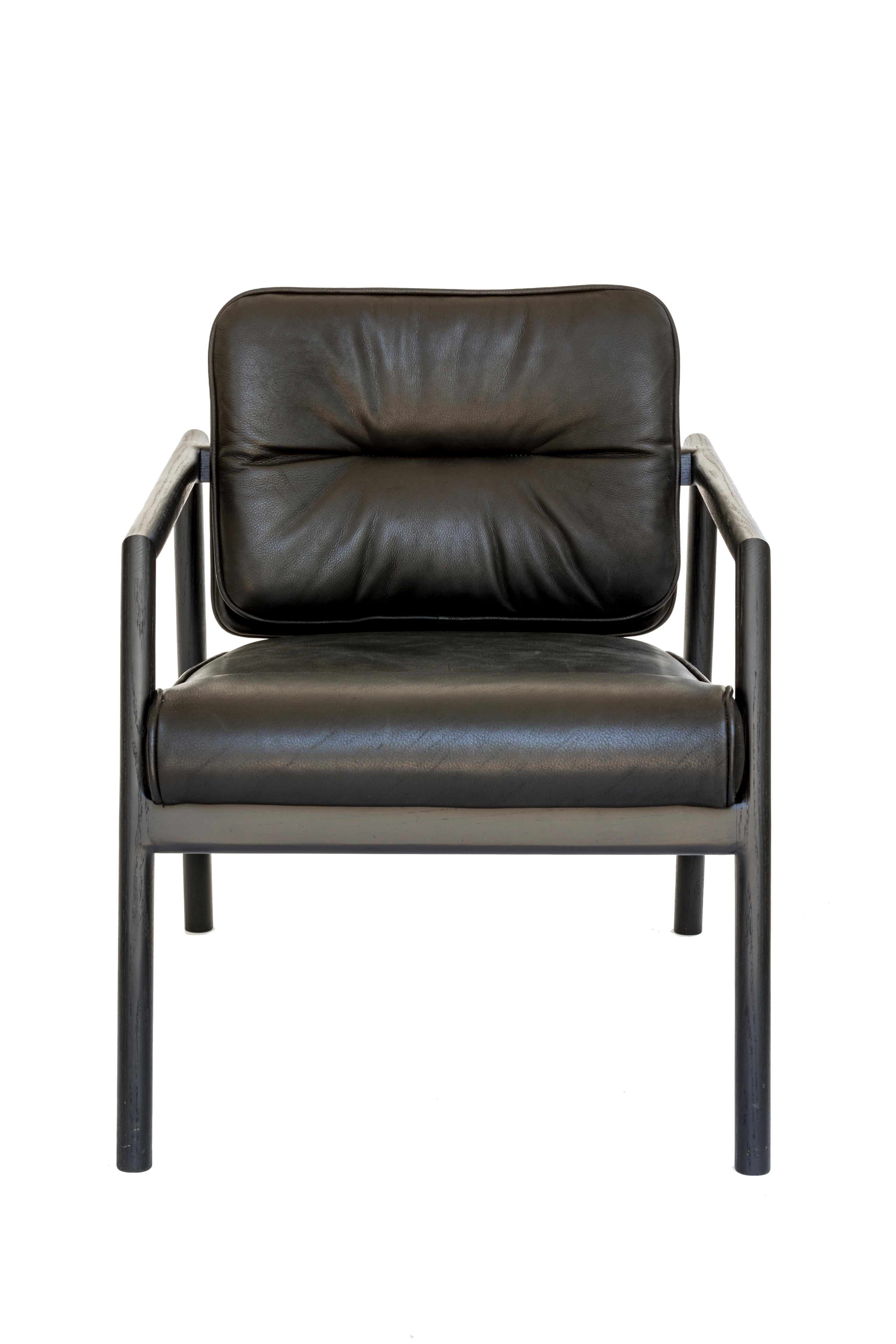 https://a.1stdibscdn.com/chris-earl-ebonized-oak-black-leather-moresby-armchair-for-sale-picture-3/f_24193/1537907857043/_B9B9974_Edit_master.jpg