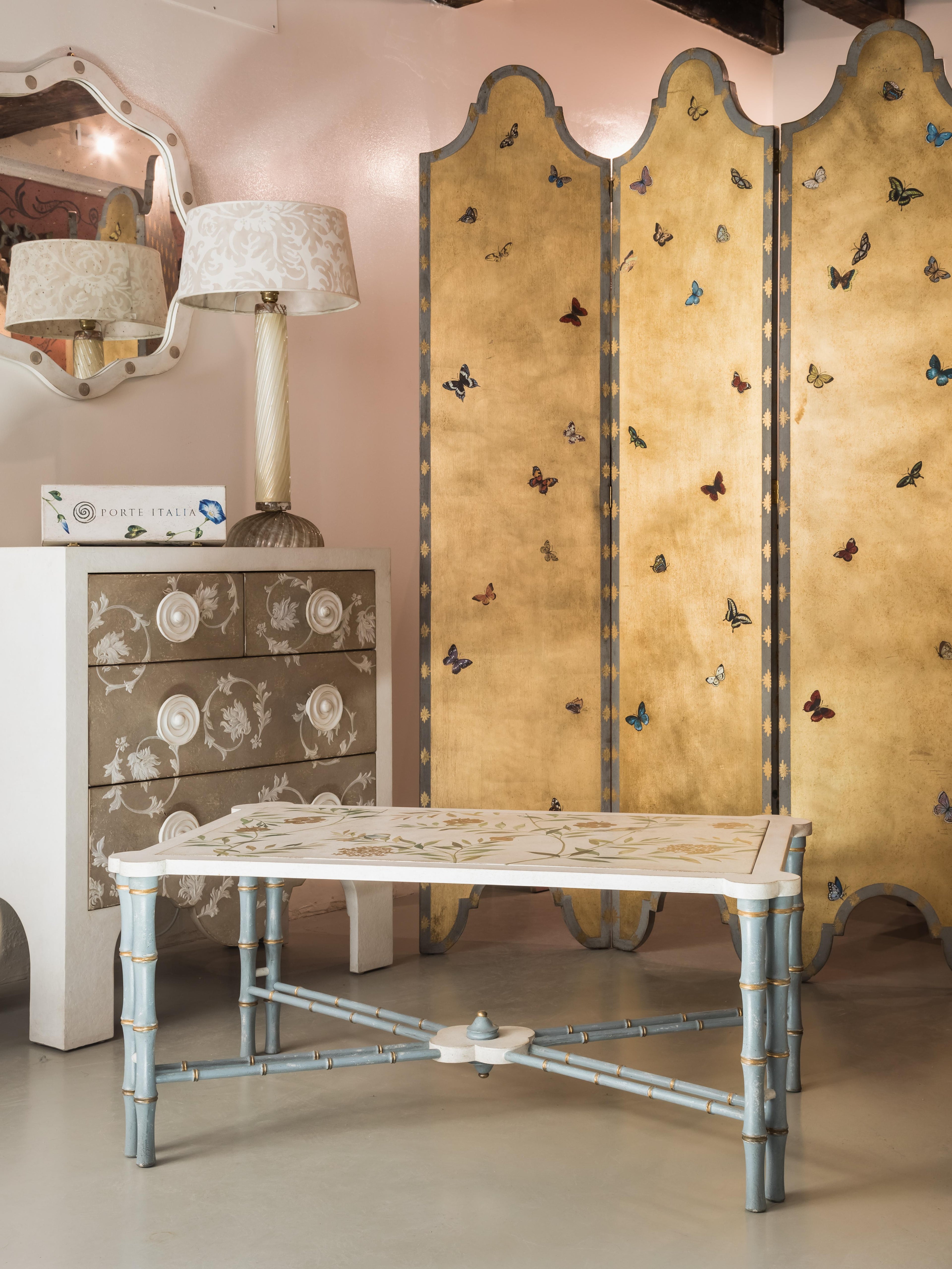 https://a.1stdibscdn.com/18th-century-hand-painted-venetian-style-bamboo-marco-polo-coffee-table-for-sale-picture-2/f_57702/1626790996410/BAMBOO_COFFEE_TABLE_San_Samuele_OLD_showroom_Porte_Italia_Venezia_48__master.jpg