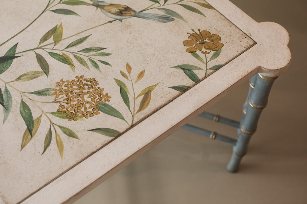 https://a.1stdibscdn.com/18th-century-hand-painted-venetian-style-bamboo-marco-polo-coffee-table-for-sale-picture-5/f_57702/1626791093583/BAMBOO_COFFEE_TABLE_San_Samuele_OLD_showroom_Porte_Italia_Venezia_52__master.jpg