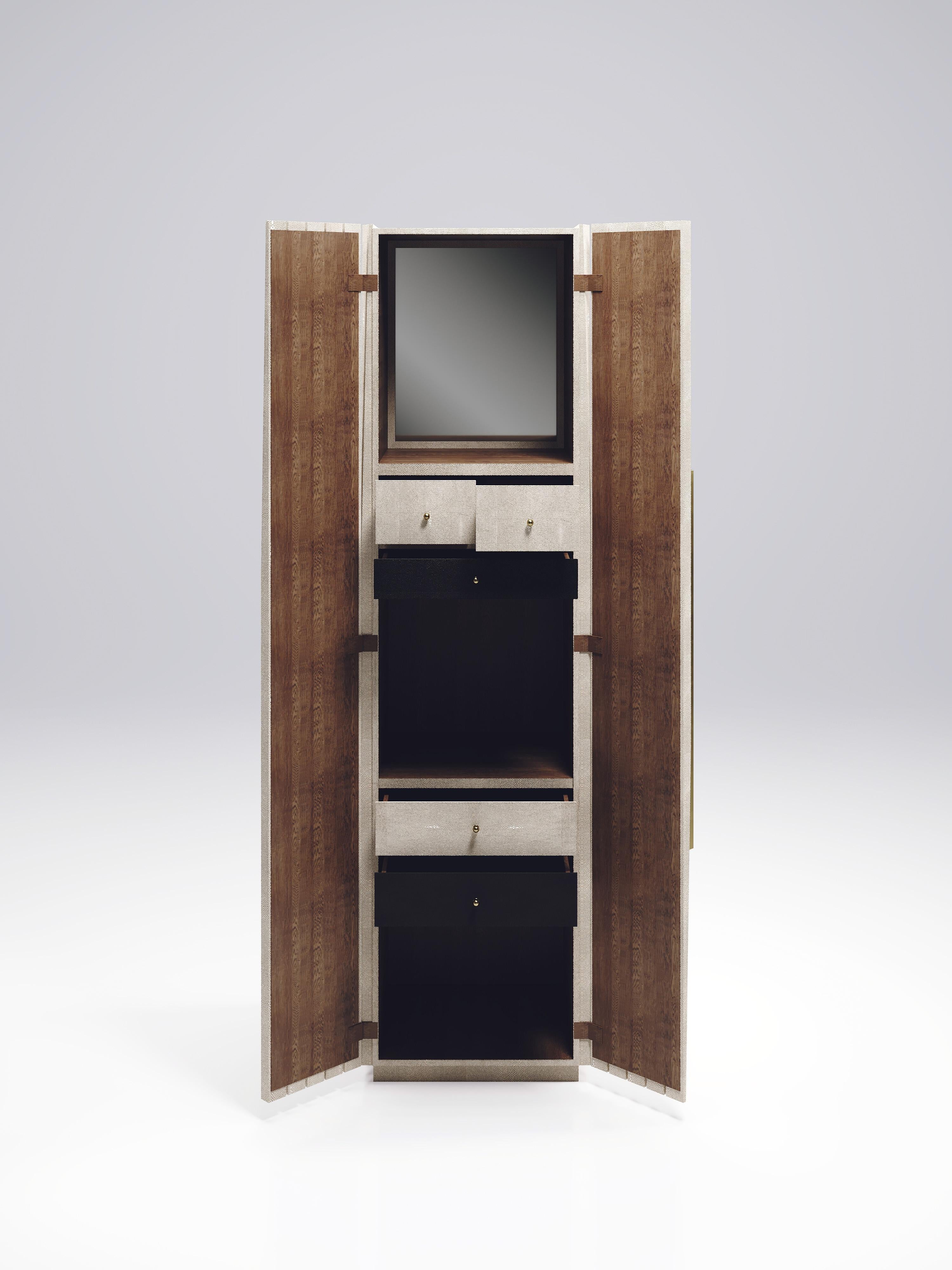 https://a.1stdibscdn.com/fluted-shagreen-cabinet-by-ry-augousti-for-sale-picture-2/f_45491/f_261652821637168814002/BAR_070001_master.jpg