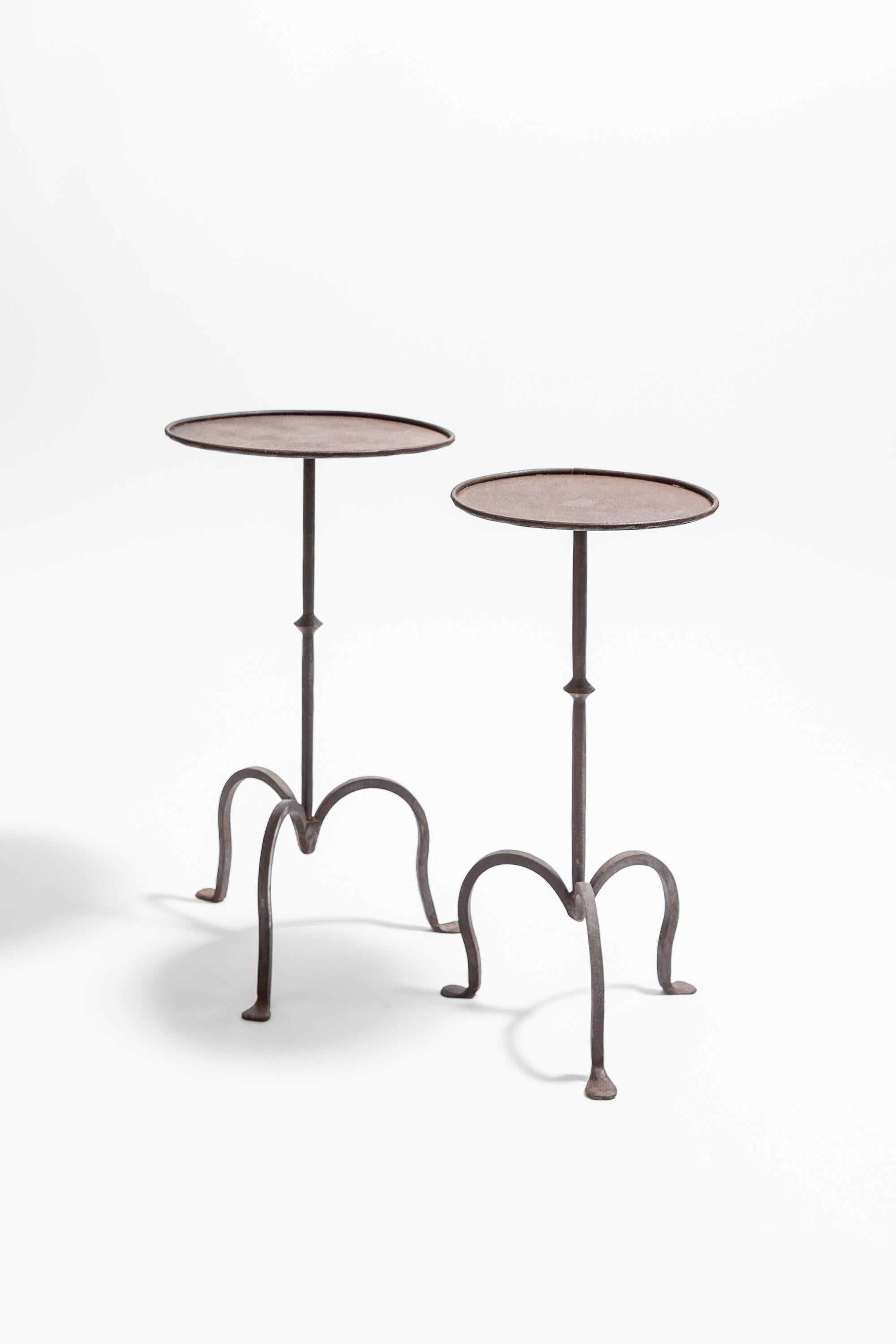 https://a.1stdibscdn.com/wrought-iron-martini-table-small-for-sale-picture-6/f_76442/f_437077221739979794222/BB4X1614_HiRes_master.jpg