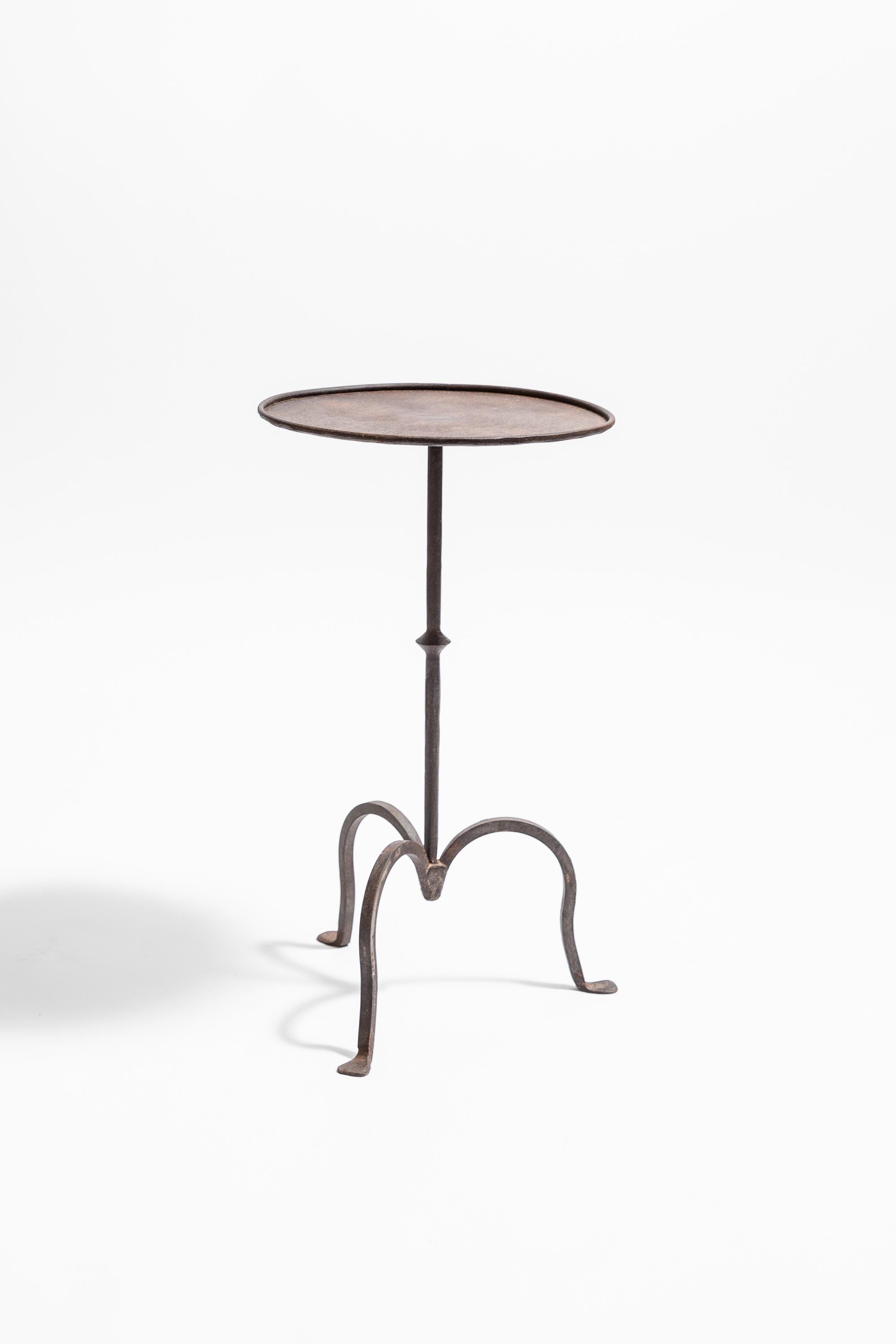 https://a.1stdibscdn.com/wrought-iron-martini-table-large-for-sale-picture-2/f_76442/f_397119221715700615641/BB4X1618_HiRes_master.jpg