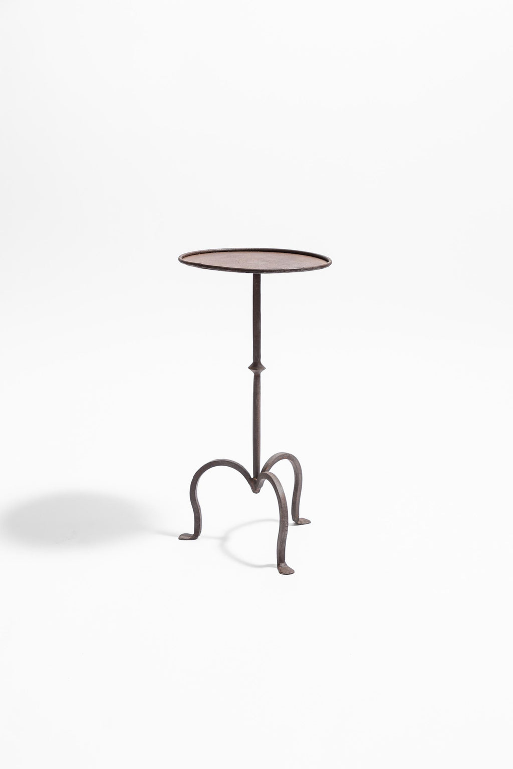 https://a.1stdibscdn.com/wrought-iron-martini-table-small-for-sale-picture-2/f_76442/f_437077221739979792835/BB4X1621_HiRes_master.jpg