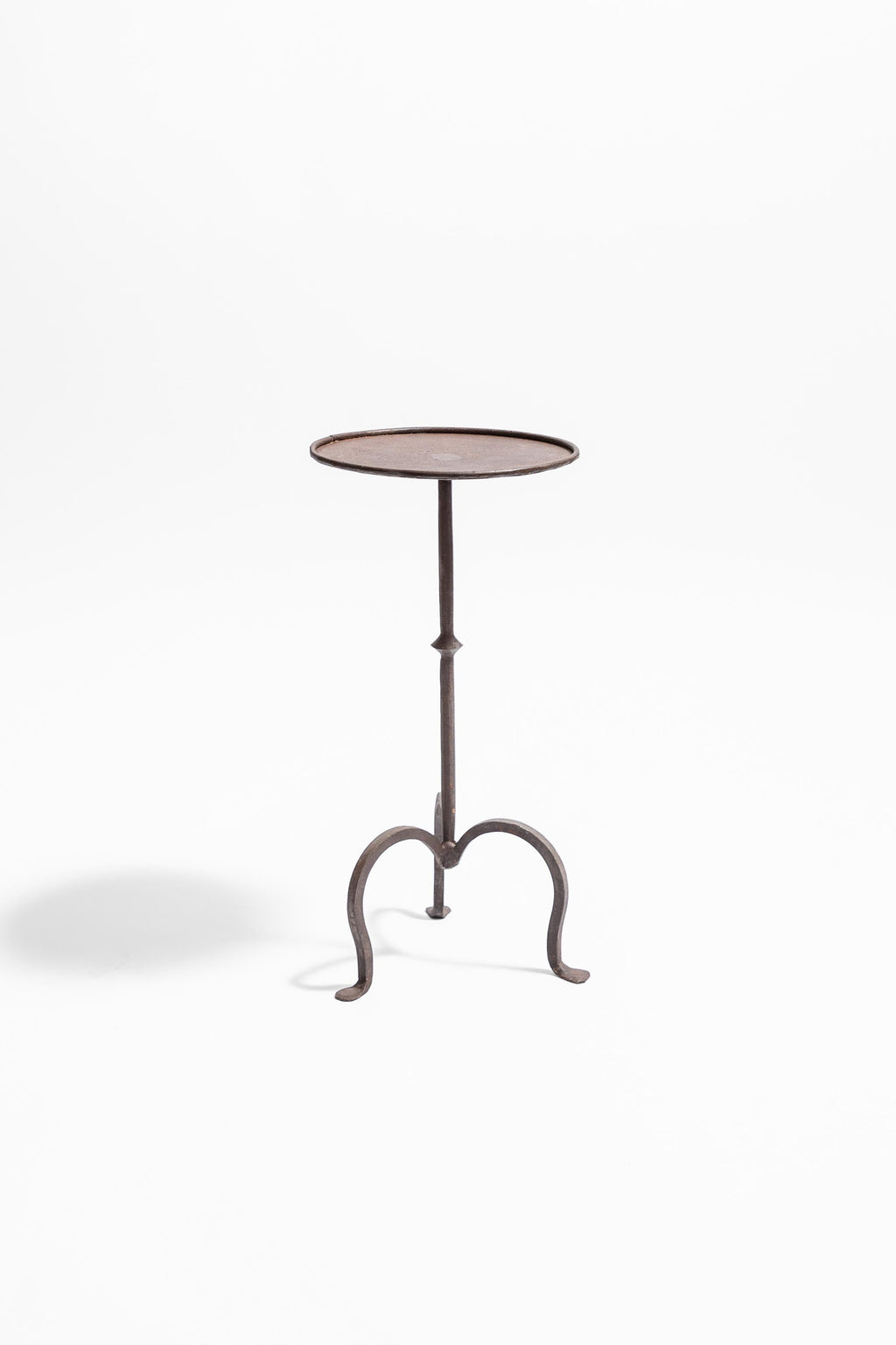 https://a.1stdibscdn.com/wrought-iron-martini-table-small-for-sale-picture-4/f_76442/f_437077221739979793519/BB4X1622_HiRes_master.jpg