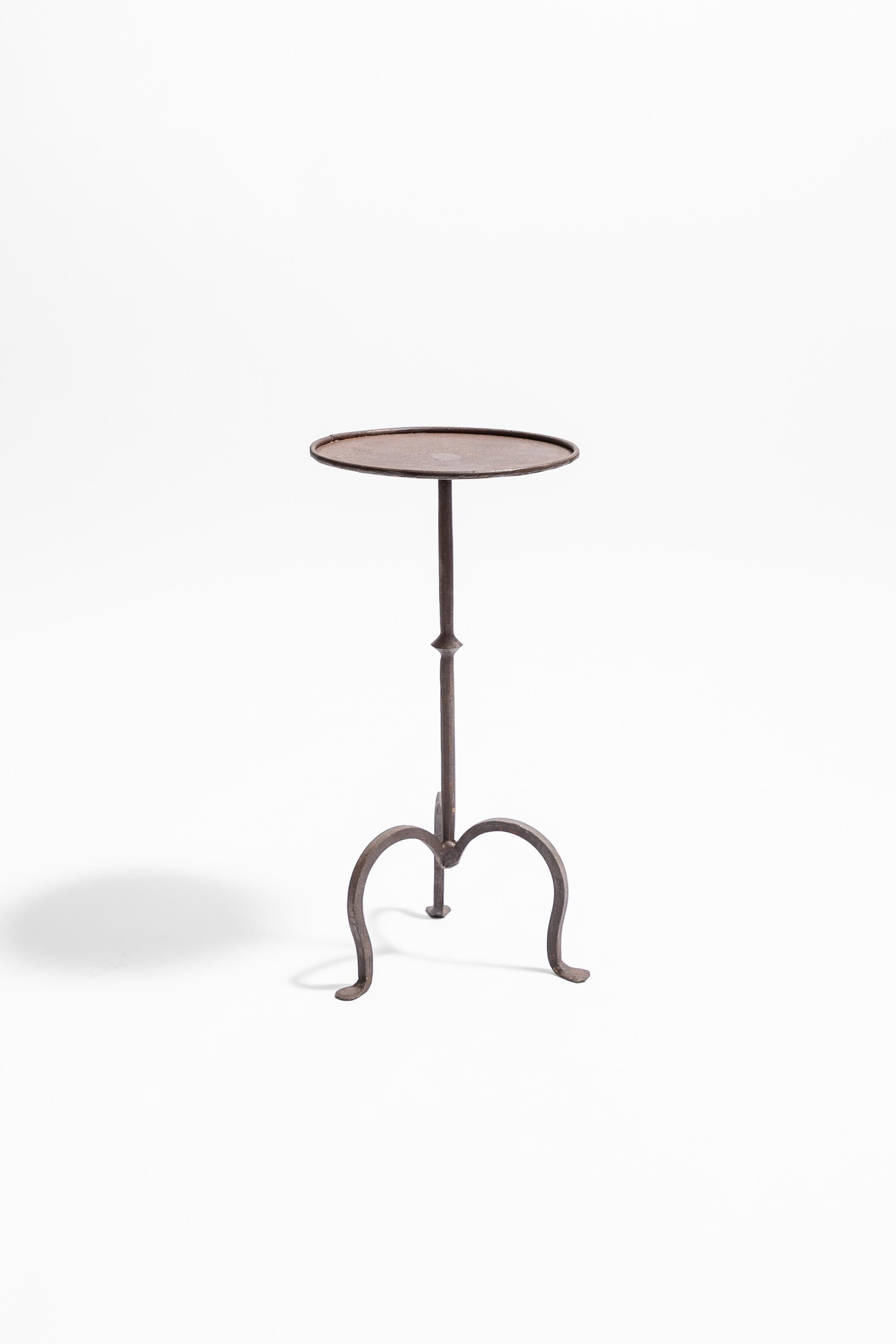 https://a.1stdibscdn.com/wrought-iron-martini-table-small-for-sale-picture-4/f_76442/f_437077221739979793519/BB4X1622_HiRes_master.jpg