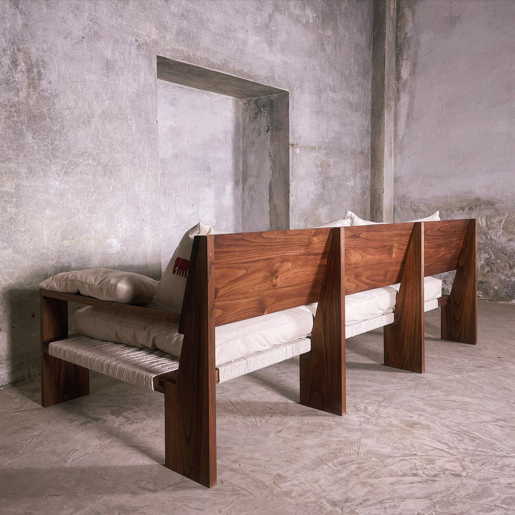 https://a.1stdibscdn.com/c-sofa-for-sale-picture-3/f_98612/f_409726721723013929291/BC091F6D_B57F_48AC_B491_366E66774355_2_master.JPG