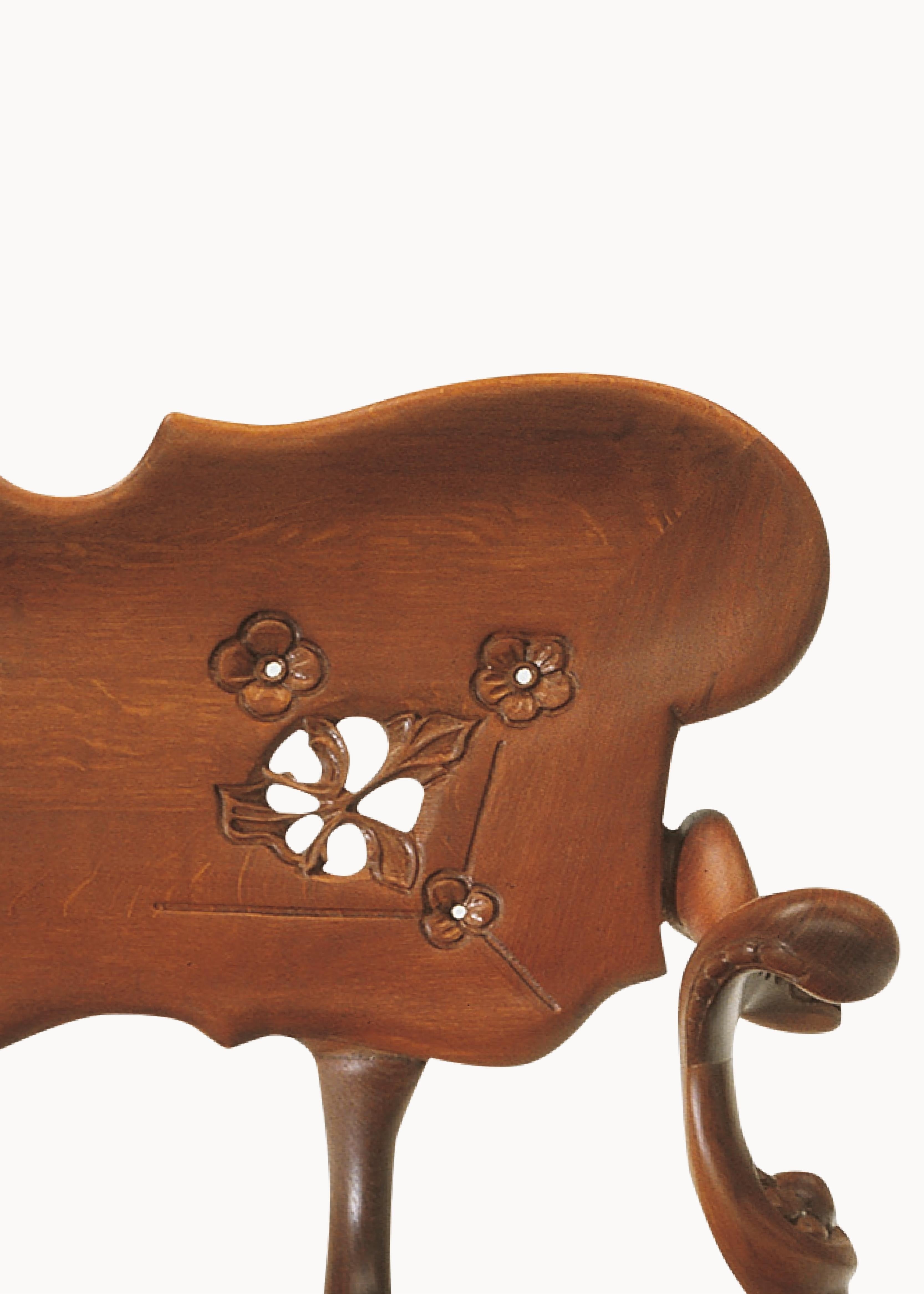 https://a.1stdibscdn.com/calvet-bench-by-antonio-gaudi-modernist-spanish-for-sale-picture-5/f_30483/f_472893021763126851434/BD_Calvet_bench_AntoniGaudi4_master.jpg