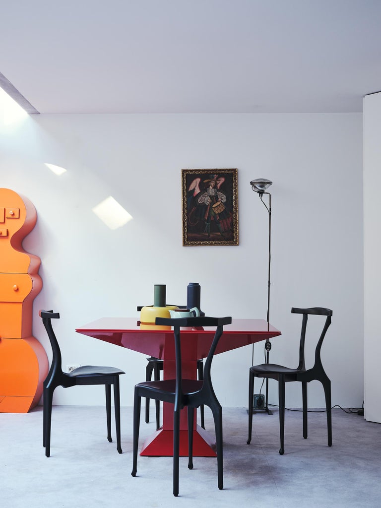 https://a.1stdibscdn.com/oscar-tusquets-gaulinetta-chair-black-lacquered-limited-edition-for-sale-picture-17/f_30483/f_431755721737020387817/BD_Gaulinetta_Oscar_Tusquets_Mettsass_Ettore_Sottsass_2_master.jpg?width=768