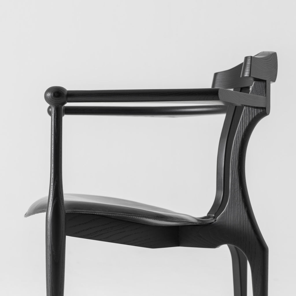 https://a.1stdibscdn.com/oscar-tusquets-mid-century-modern-black-ash-gaulino-spanish-easy-chairs-for-sale-picture-4/f_14272/f_333037921678878429564/BD_Gaulino_easy_chair_Oscar_Tusquets_1detalle_master.jpg