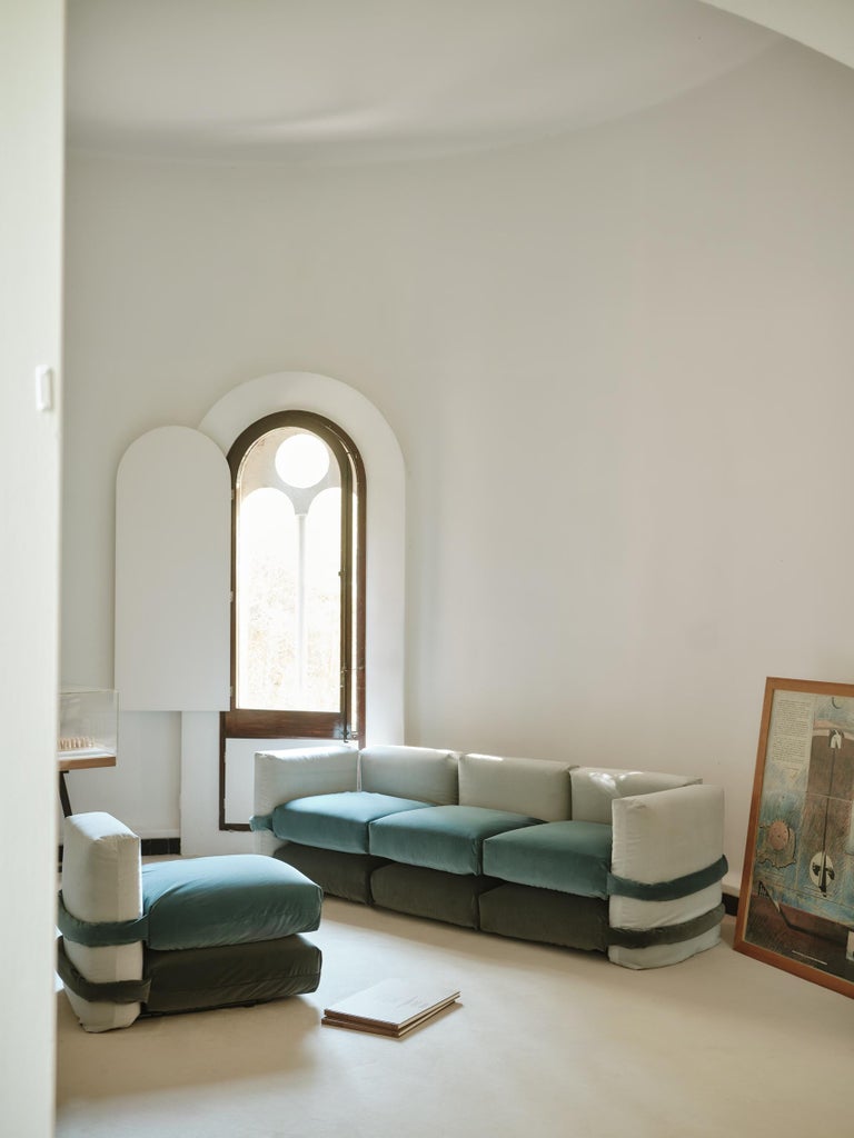 https://a.1stdibscdn.com/muller-van-severen-pillow-sofa-maharam-green-and-grey-two-seater-for-sale-picture-5/f_30483/f_420765521730192626968/BD_Pillow_Maharam_MullerVanSeveren_2_master.jpg?width=768