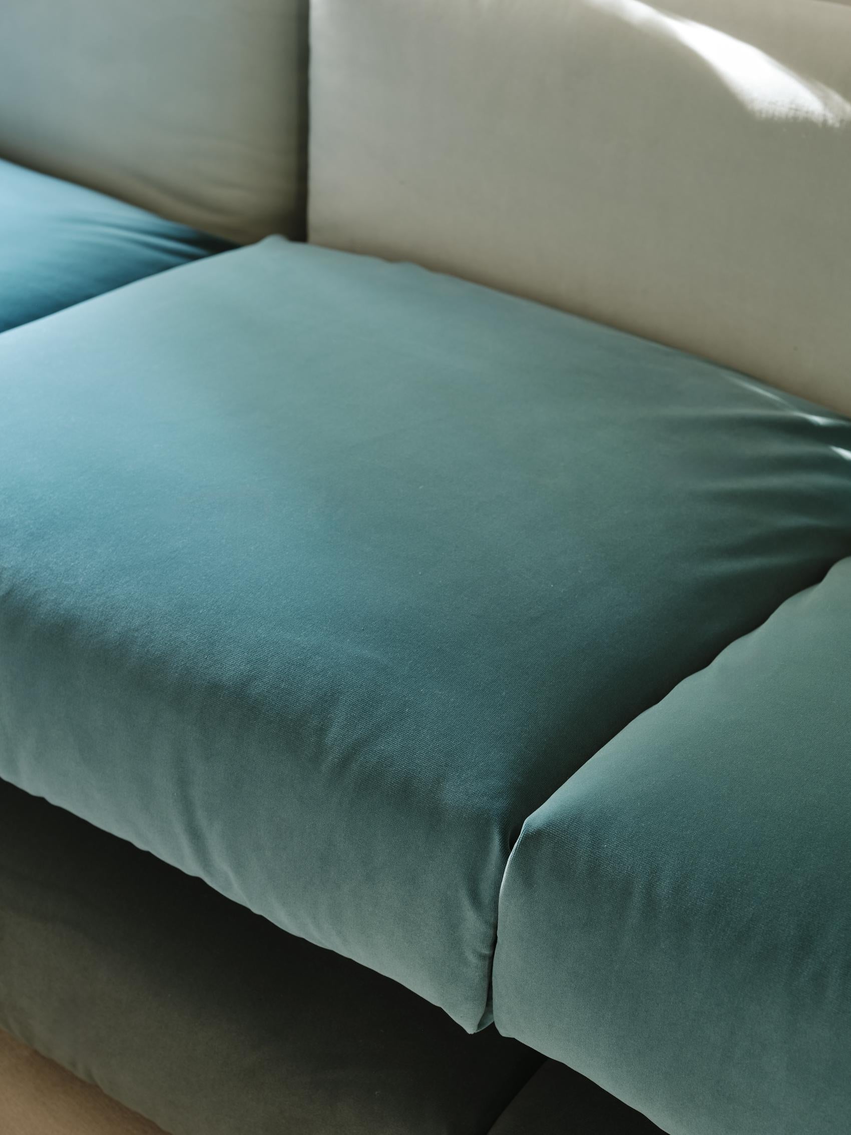 https://a.1stdibscdn.com/customizable-sofa-2-modules-pillow-by-muller-van-severen-green-velvet-for-sale-picture-5/f_31233/f_486770021770310586115/BD_Pillow_Maharam_MullerVanSeveren_7_master.jpg