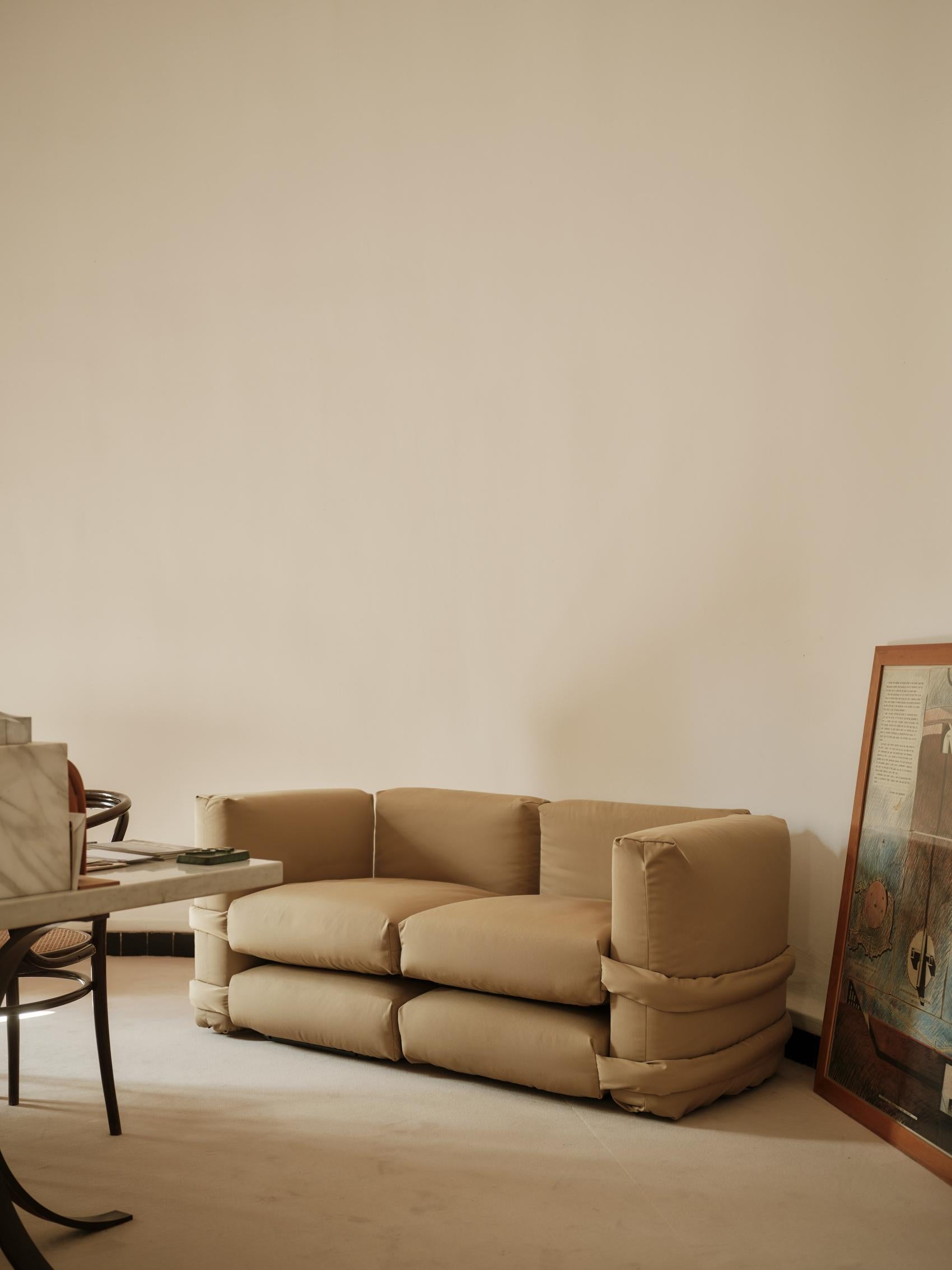 https://a.1stdibscdn.com/customizable-sofa-3-modules-pillow-by-muller-van-severen-yellow-canvas-for-sale-picture-3/f_31233/f_486728021770294109806/BD_Pillow_OutdoorUVPro_Beige_MullerVanSeveren_9_master.jpg