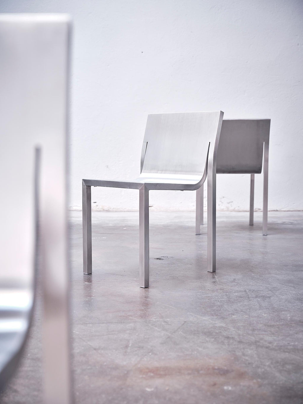 https://a.1stdibscdn.com/sabine-marcelis-stedelijk-chair-aluminium-modernist-2024-for-sale-picture-5/f_30483/f_477174121764154804475/BD_STEDELIJK_CHAIR_SABINE_MARCELIS_20_master.jpg