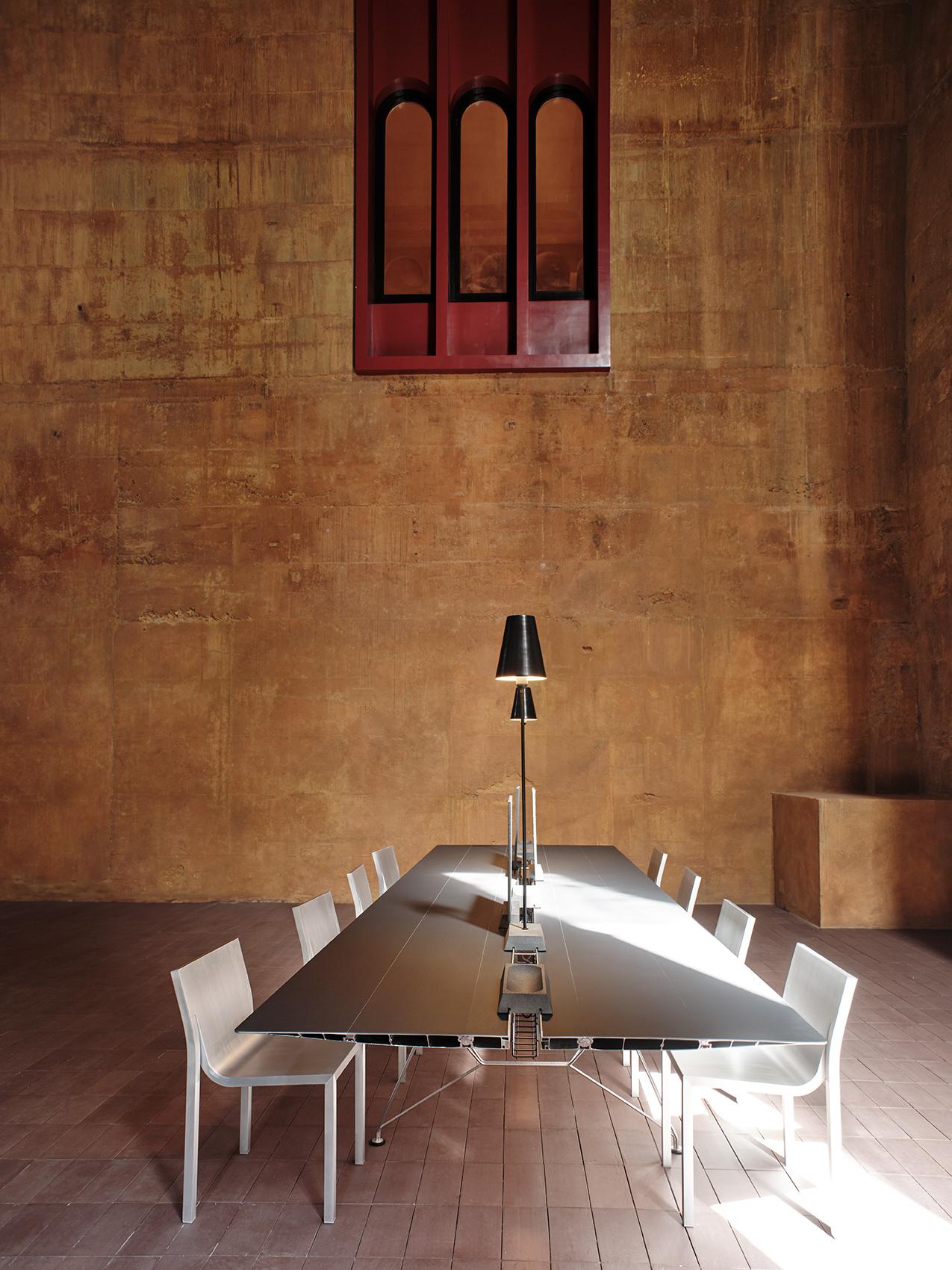 https://a.1stdibscdn.com/sabine-marcelis-stedelijk-chair-aluminium-modernist-2024-for-sale-picture-8/f_30483/f_477174121764154805958/BD_WorkPlaceB_Konstantin_Grcic_STEDELIJK_CHAIR_SABINE_MARCELIS_4_master.jpg