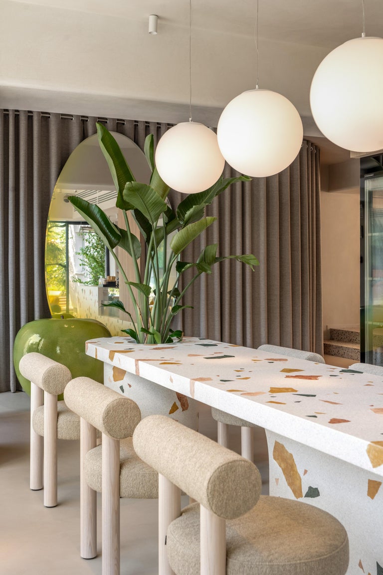 https://a.1stdibscdn.com/set-of-6-dining-chairs-gropius-cs2-in-venus-velvet-with-wooden-legs-by-noom-for-sale-picture-7/f_42321/f_455296621750367888588/BEZ07089_HDR_master.jpg?width=768