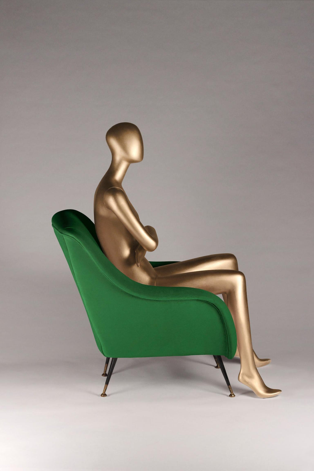 https://a.1stdibscdn.com/mid-century-style-italian-lounge-chair-moss-green-for-sale-picture-6/f_28683/f_156472921601316727986/BFEBC39D_5D20_4418_8BD2_FE634EA2AF42_master.jpeg