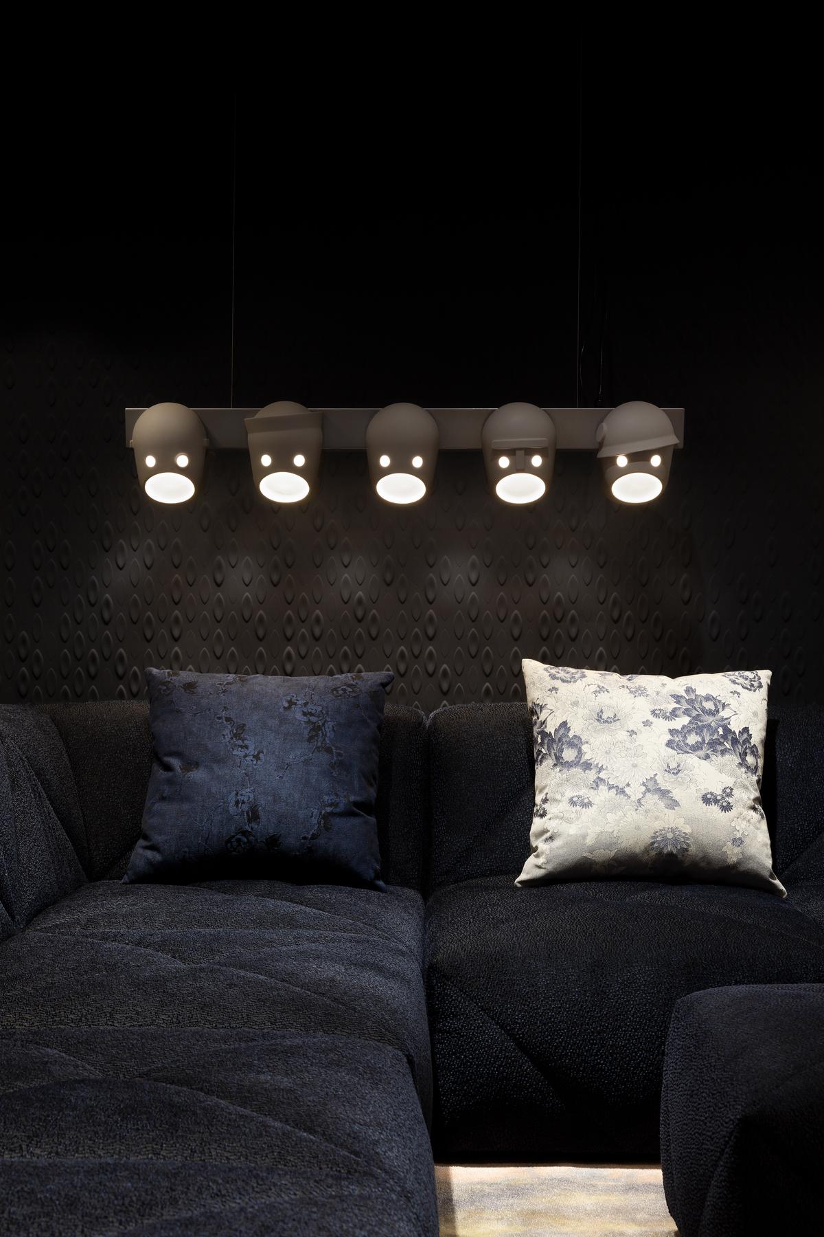 https://a.1stdibscdn.com/moooi-bff-left-arm-chaise-longue-sofa-in-justo-bazalt-upholstery-for-sale-picture-10/22569652/f_271102321643360026285/BFF_Sofa_9_master.jpg