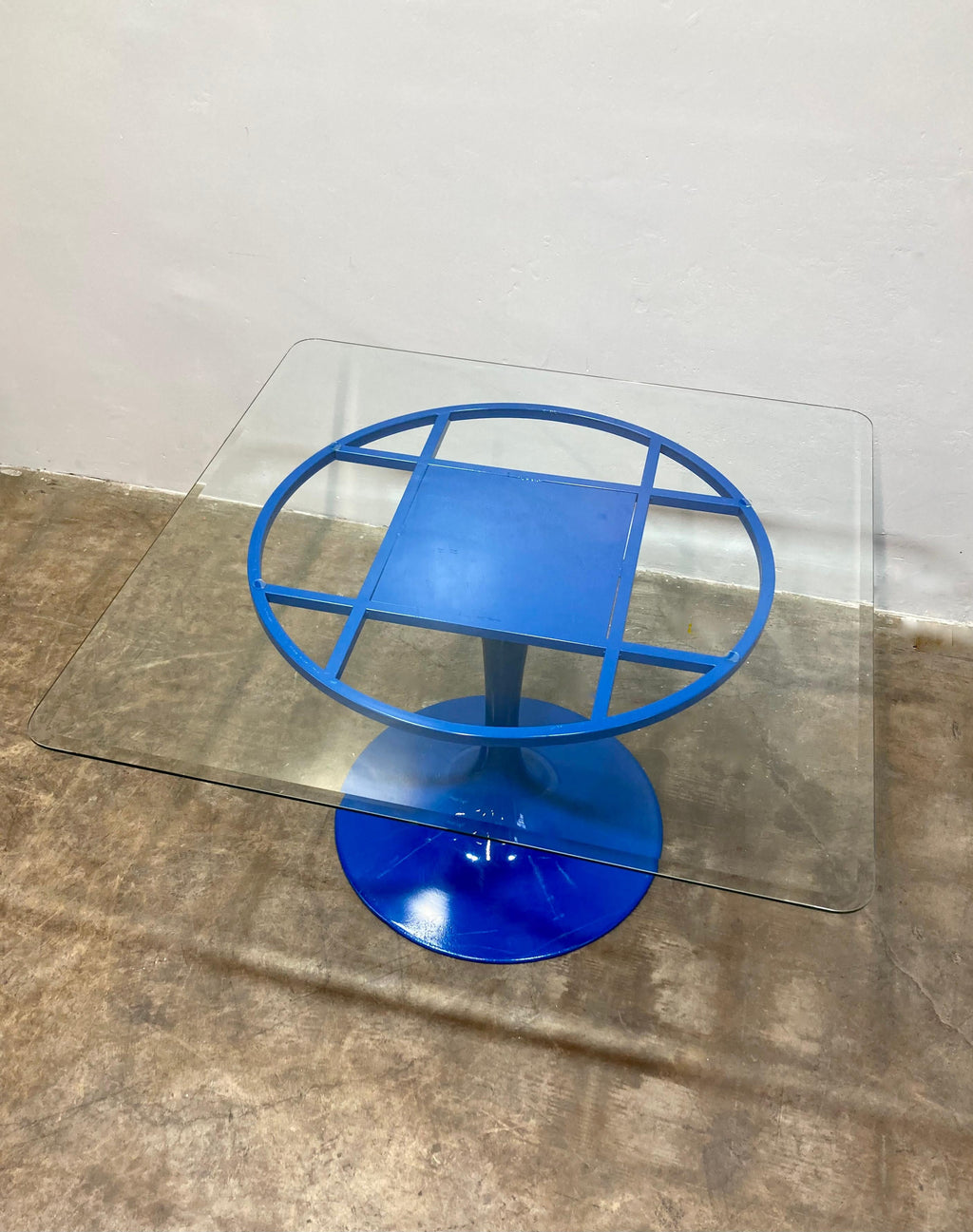 https://a.1stdibscdn.com/blue-powder-coated-steel-round-table-base-for-sale-picture-8/f_101742/f_458382621766527440888/BLUE_POWDERCOAT_TABLE10_master.jpeg
