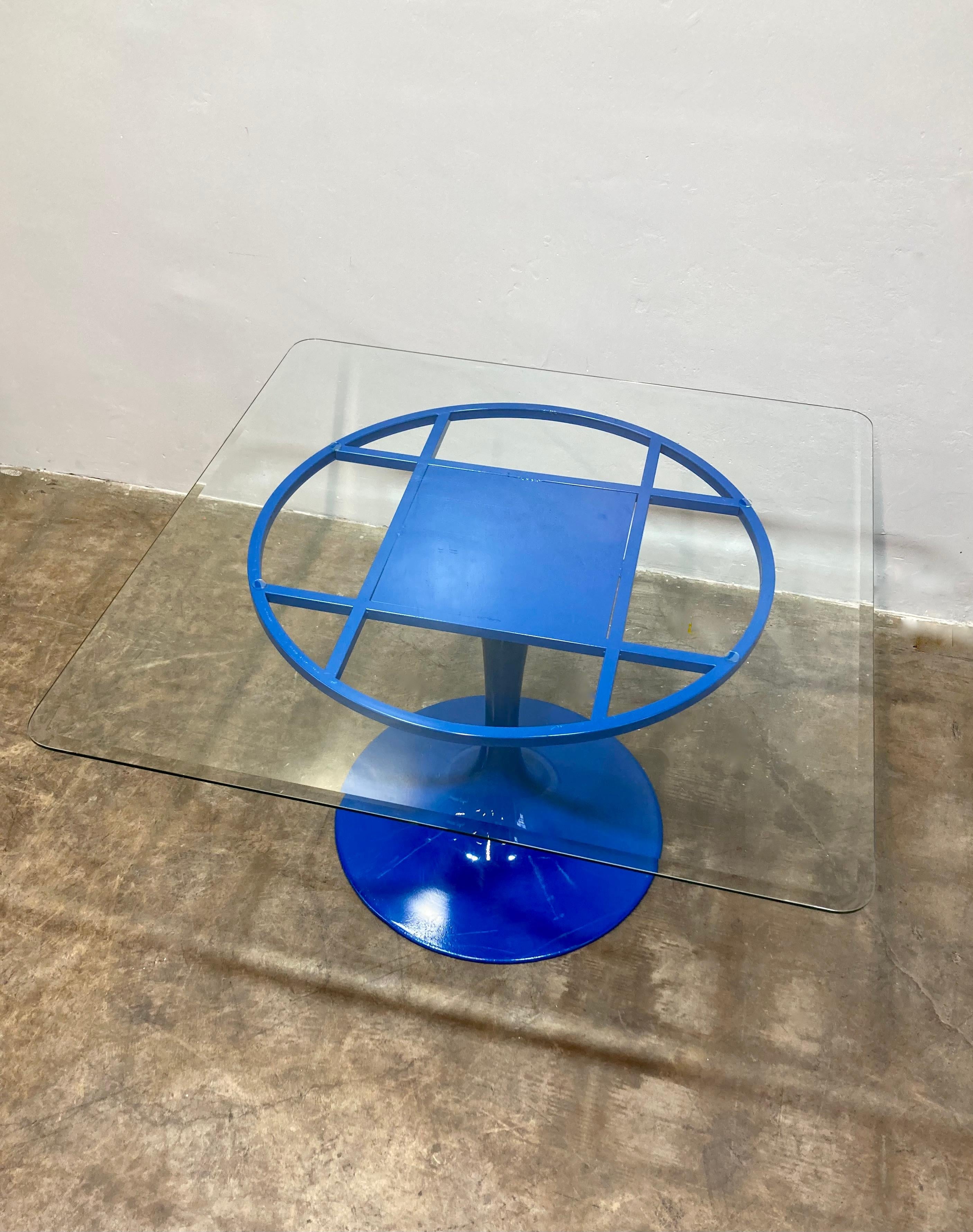 https://a.1stdibscdn.com/blue-powder-coated-steel-round-table-base-for-sale-picture-8/f_101742/f_458382621766527440888/BLUE_POWDERCOAT_TABLE10_master.jpeg