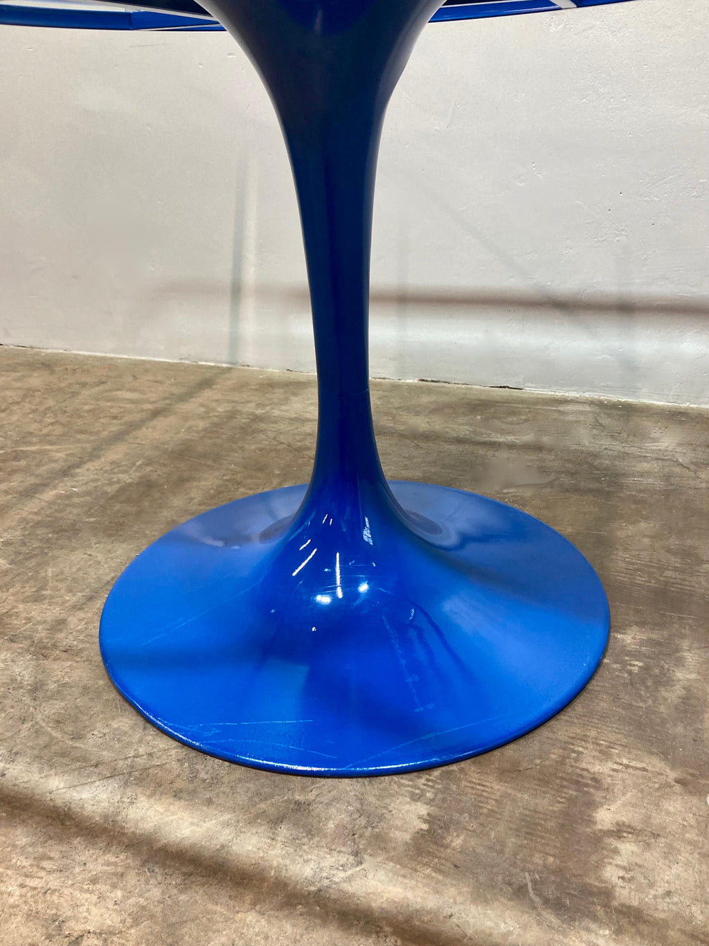 https://a.1stdibscdn.com/blue-powder-coated-steel-round-table-base-for-sale-picture-10/f_101742/f_458382621766527451105/BLUE_POWDERCOAT_TABLE12_master.jpeg