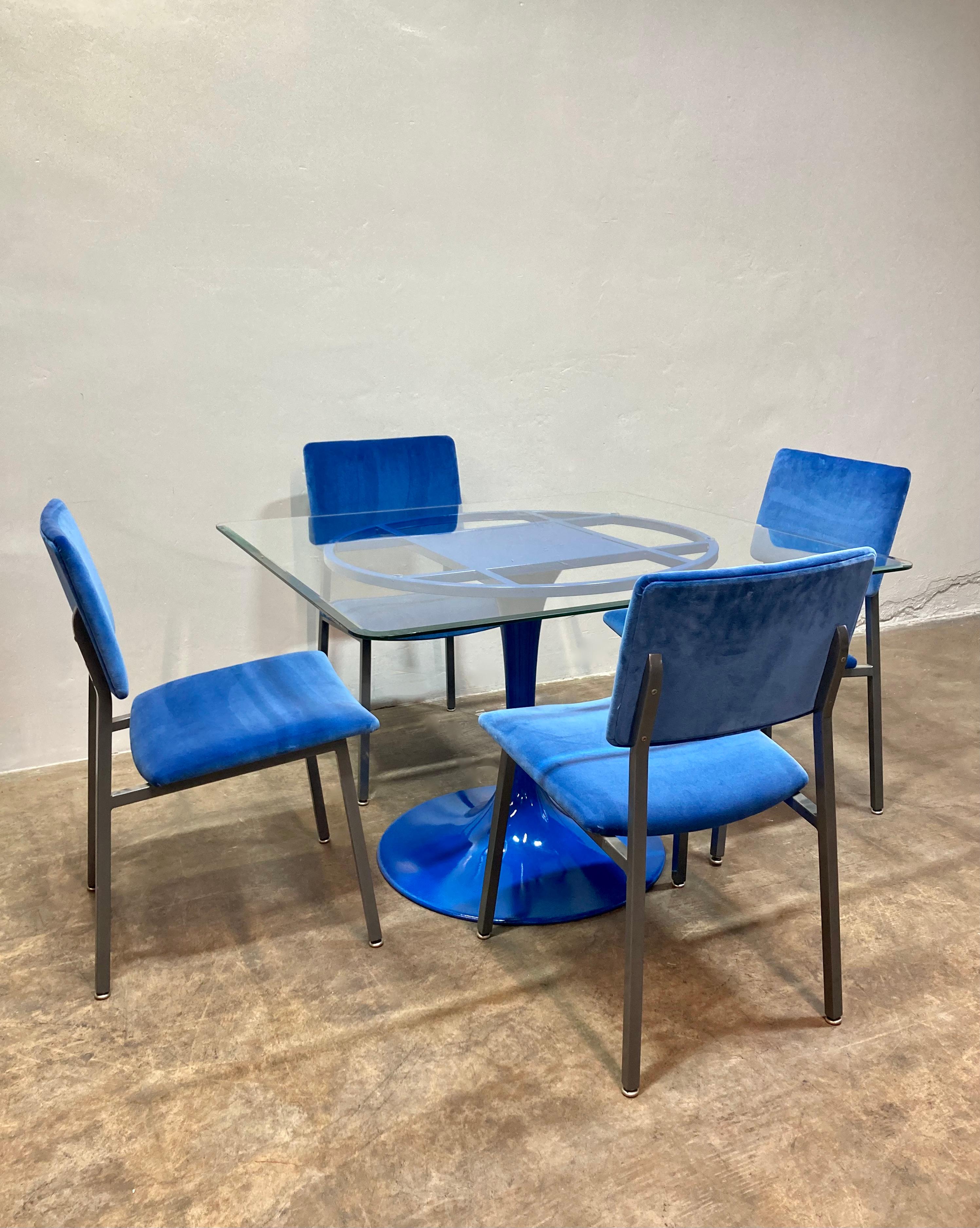 https://a.1stdibscdn.com/blue-powder-coated-steel-round-table-base-for-sale-picture-12/f_101742/f_458382621766527452963/BLUE_POWDERCOAT_TABLE15_master.jpeg