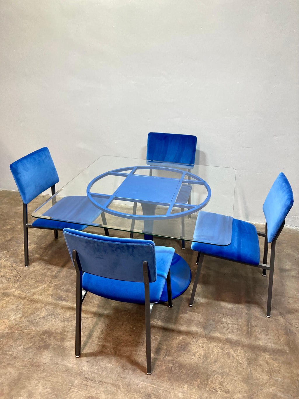 https://a.1stdibscdn.com/blue-powder-coated-steel-round-table-base-for-sale-picture-13/f_101742/f_458382621766527453860/BLUE_POWDERCOAT_TABLE16_master.jpeg