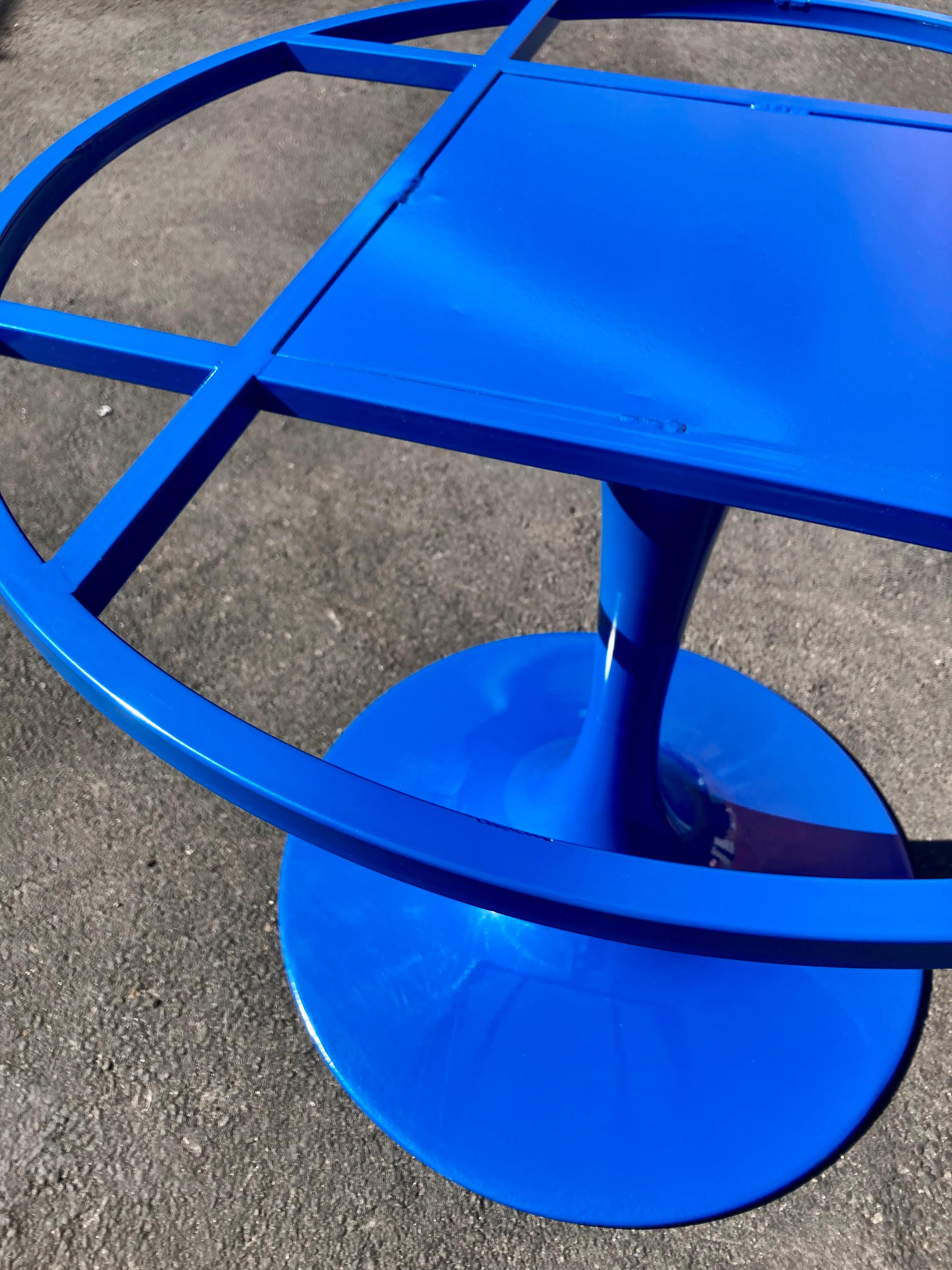 https://a.1stdibscdn.com/blue-powder-coated-steel-round-table-base-for-sale-picture-6/f_101742/f_458382621752365383493/BLUE_POWDER_COAT_PEDISTAL_TABLE6_master.jpeg