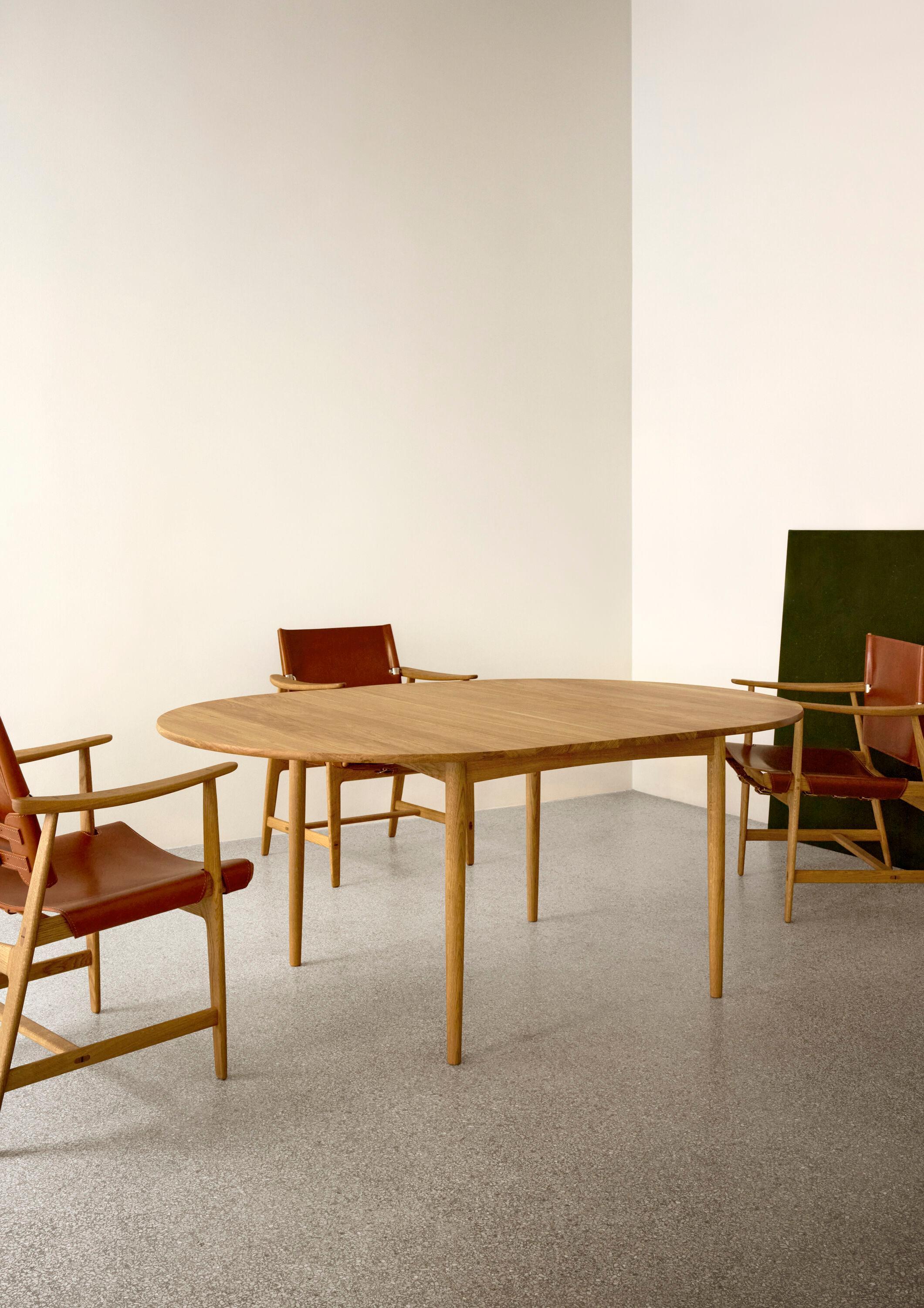https://a.1stdibscdn.com/bm0121-oak-dining-table-by-brge-mogensen-for-carl-hansen-son-for-sale-picture-8/f_14472/f_439125221741202802774/BM0121_BM0121I_oak_oil_BM1106_oak_oil_saddleleather_large_master.jpg