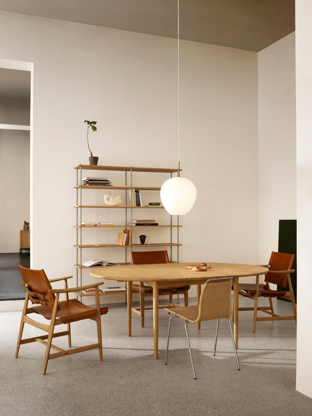 https://a.1stdibscdn.com/bm0121-oak-dining-table-by-brge-mog-for-sale-picture-7/f_14472/f_439125221741202797082/BM0121_oak_oil_BM0121I_BM1106_oak_oil_saddleleather_PK1_stainlesssteel_natural_papercord_BM0253_oak_oil_gray_FK632115F_oak_oil_80450027_MT221_36_light_large_master.jpg