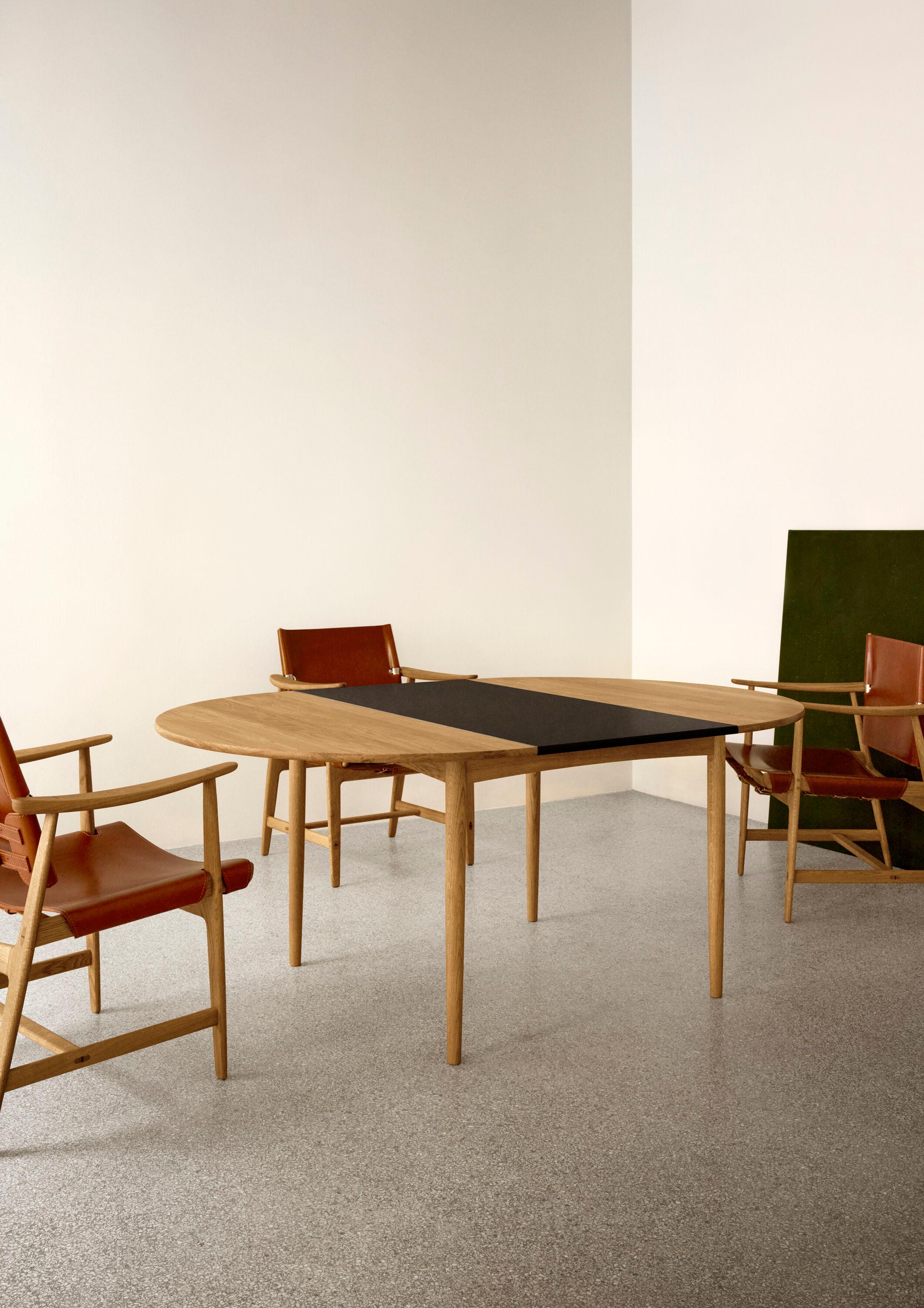 https://a.1stdibscdn.com/bm0121-oak-dining-table-by-brge-mogensen-for-carl-hansen-son-for-sale-picture-10/f_14472/f_439125221741202801507/BM0121_oak_oil_BM0121I_MDF_black_BM1106_oak_oil_saddleleather_large_master.jpg
