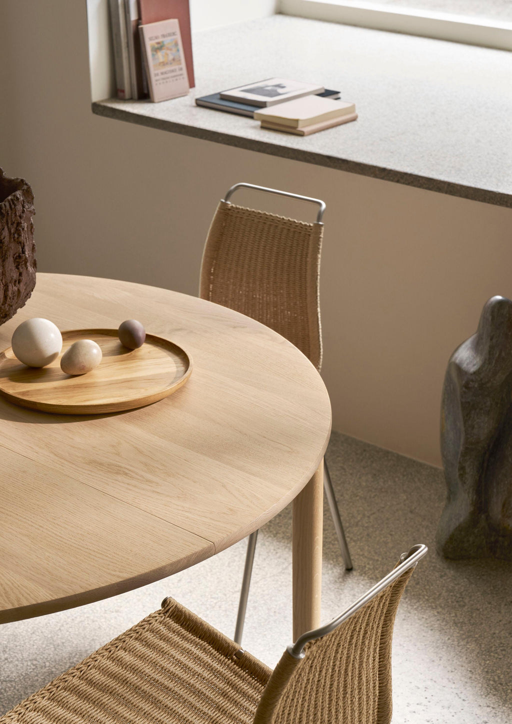 https://a.1stdibscdn.com/bm0121-oak-dining-table-by-brge-mogensen-for-carl-hansen-son-for-sale-picture-3/f_14472/f_439125221741202801176/BM0121_oak_soap_PK1_stainlesssteel_natural_papercord_80450080_detail_large_master.jpg