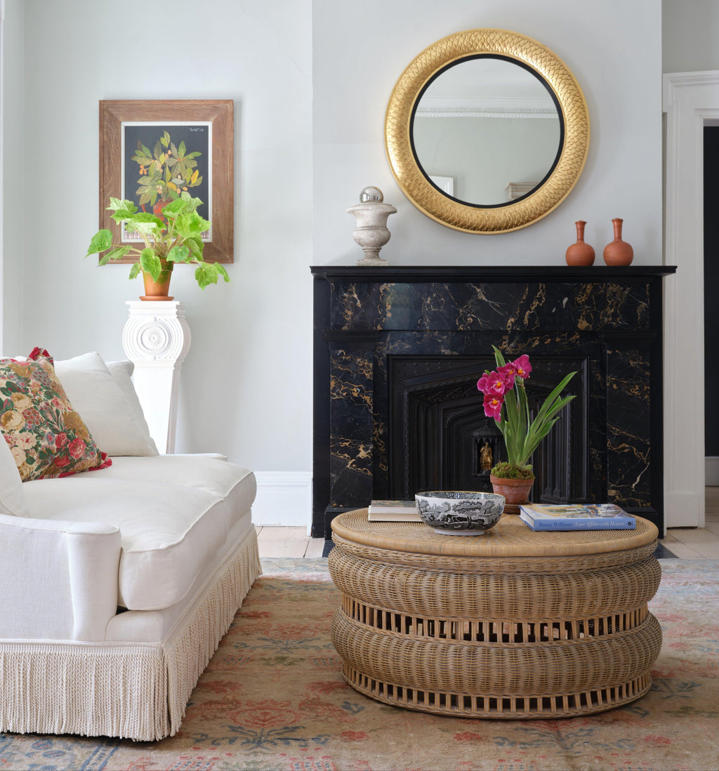 https://a.1stdibscdn.com/round-rattan-coffee-table-tambour-by-bunny-williams-home-for-sale-picture-4/f_83572/f_480070421765824373342/BWH_FALL_23_052_fabcb663_9d90_4f96_b368_82c322c70436_master.jpg