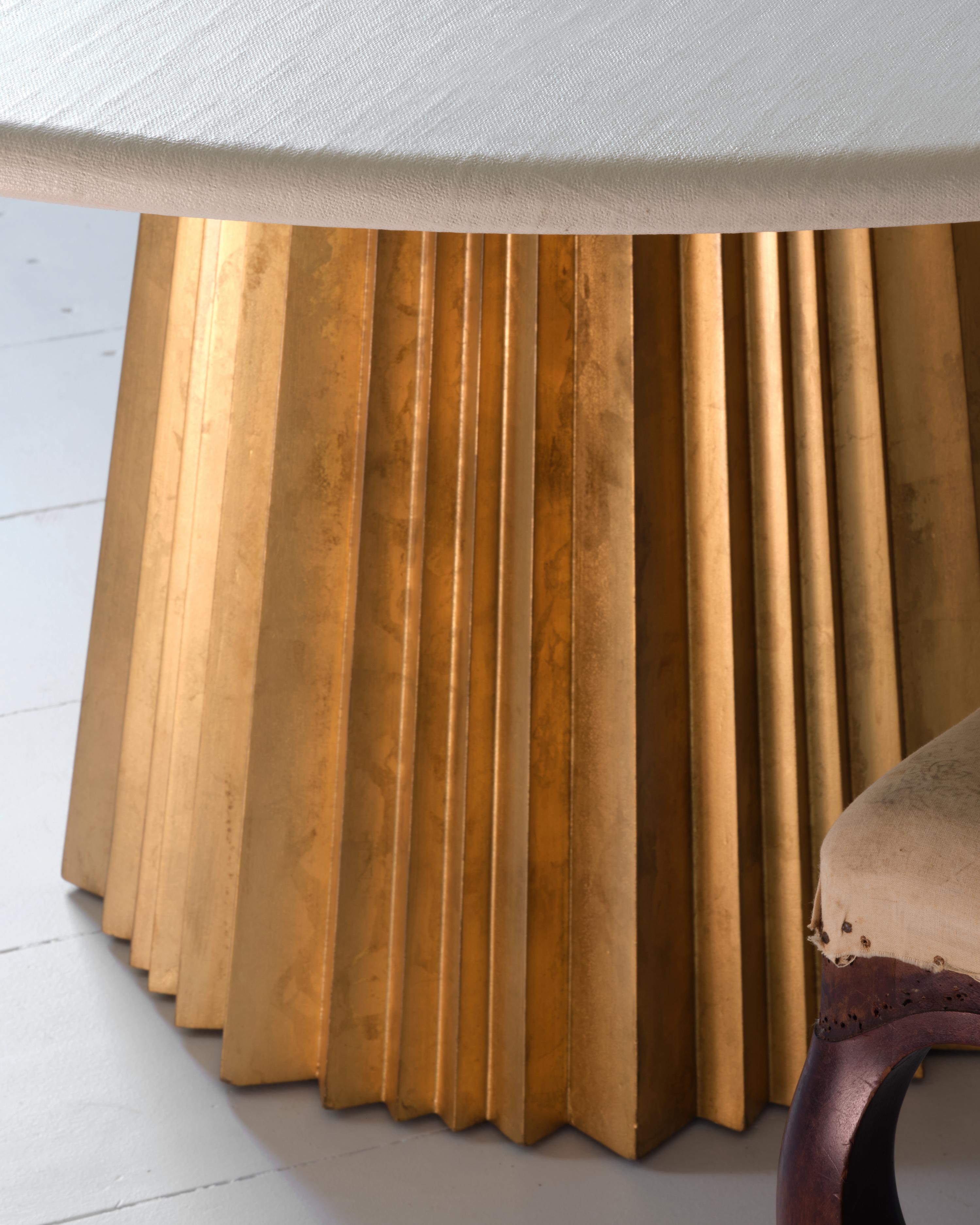 https://a.1stdibscdn.com/sunburst-round-dining-table-by-bunny-williams-home-for-sale-picture-7/f_83572/f_483270521768421638121/BWH_FALL_23_128_1_f1d72360_bbdb_4cbb_9ef7_6b6499eb4937_master.jpg