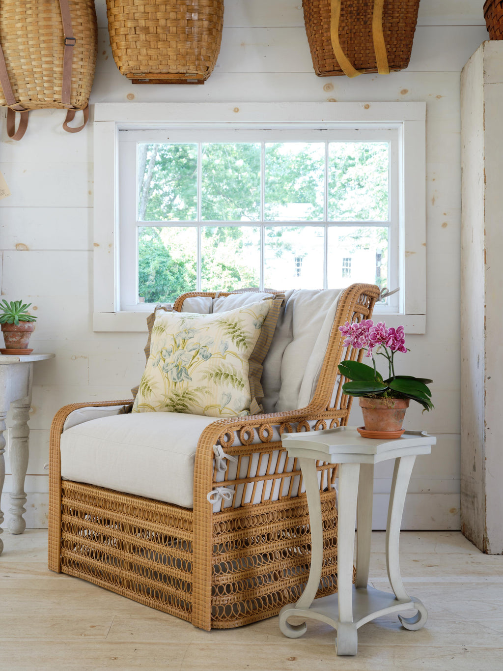 https://a.1stdibscdn.com/bunny-williams-home-kinley-armchair-for-sale-picture-6/f_83572/f_436221421739481378575/BWH_FALL_23_213_master.jpg
