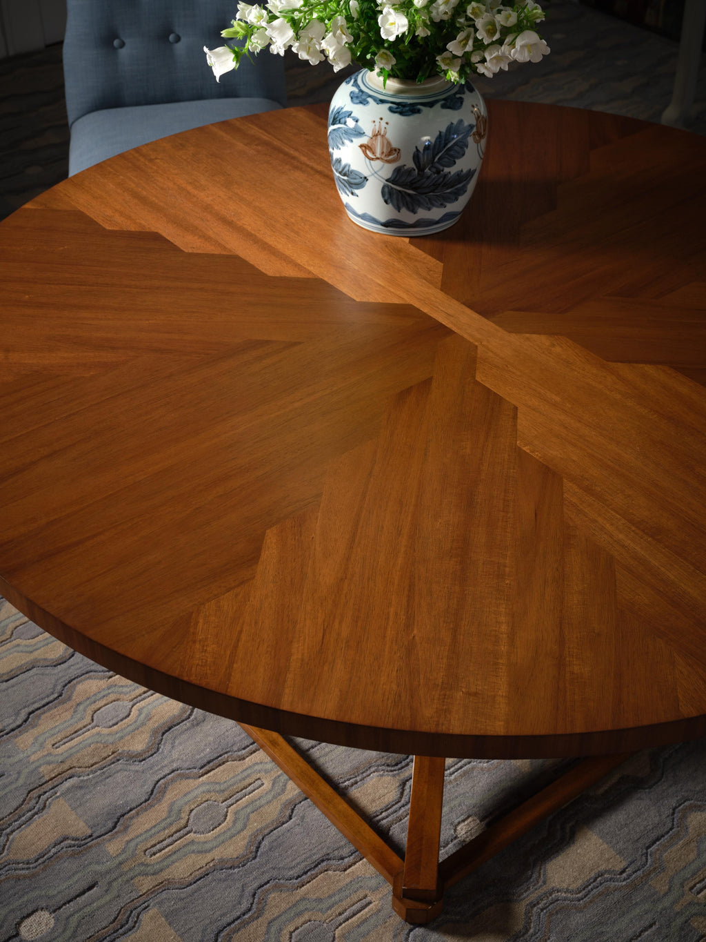 https://a.1stdibscdn.com/bunny-williams-home-tedrick-dining-table-for-sale-picture-6/f_83572/f_436038421739388018722/BWH_FALL_24_078_master.jpg