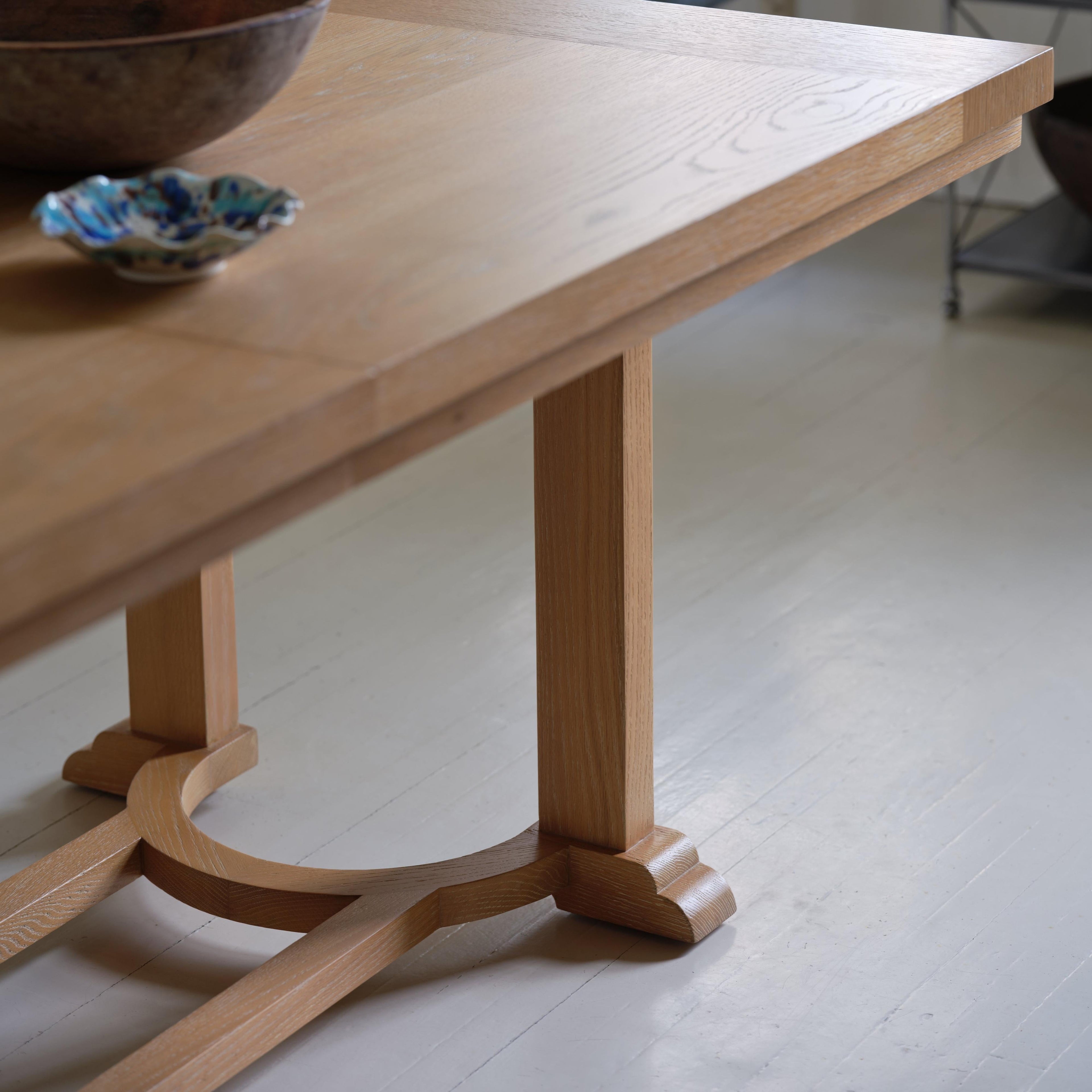 https://a.1stdibscdn.com/refectory-extension-dining-table-by-bunny-williams-home-for-sale-picture-9/f_83572/f_483255221768420597711/BWH_FALL_25_017_master.jpg