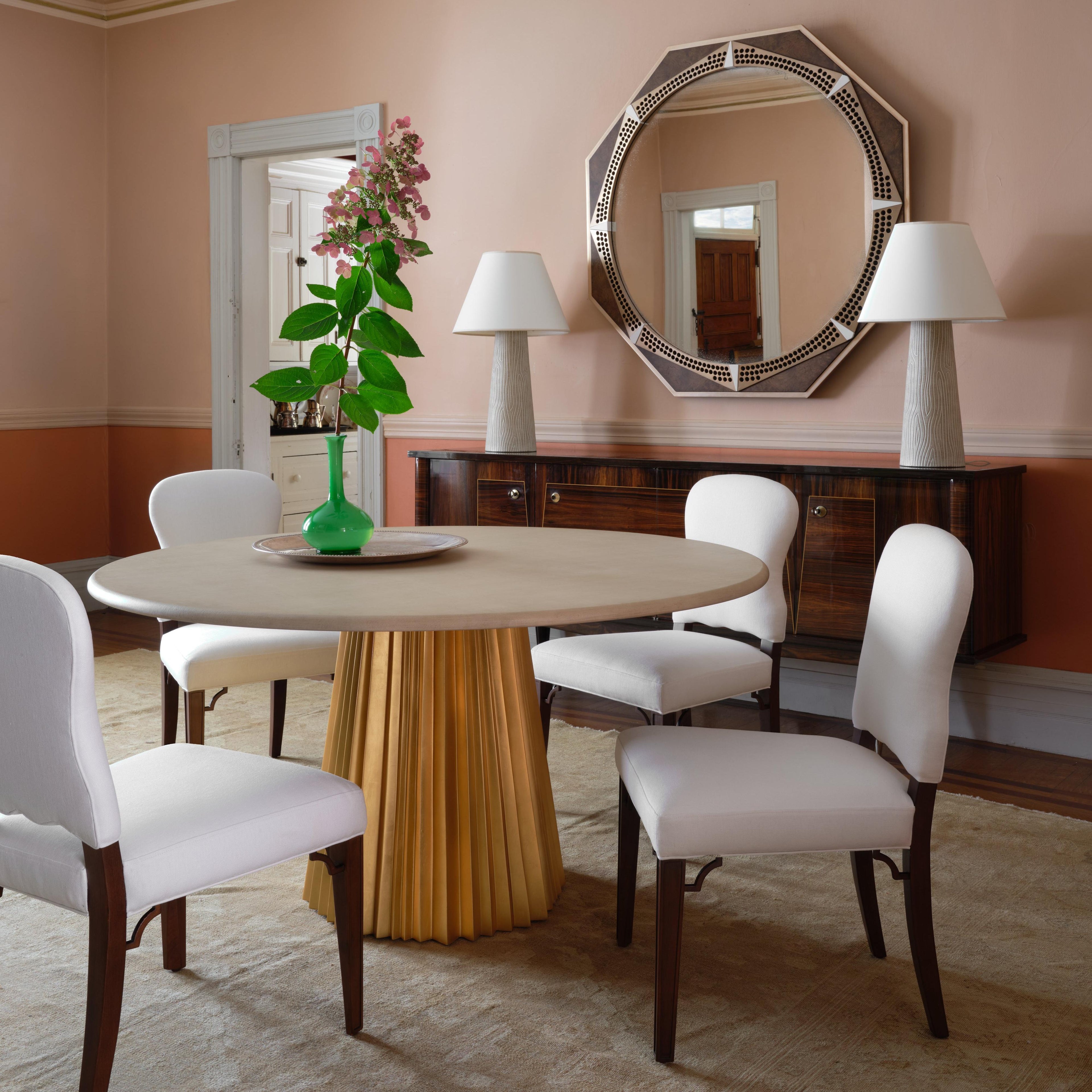 https://a.1stdibscdn.com/sunburst-round-dining-table-by-bunny-williams-home-for-sale-picture-5/f_83572/f_483270521768421638115/BWH_FALL_25_027_18cc84ad_46f4_4796_95fc_bff0c45155d4_master.jpg