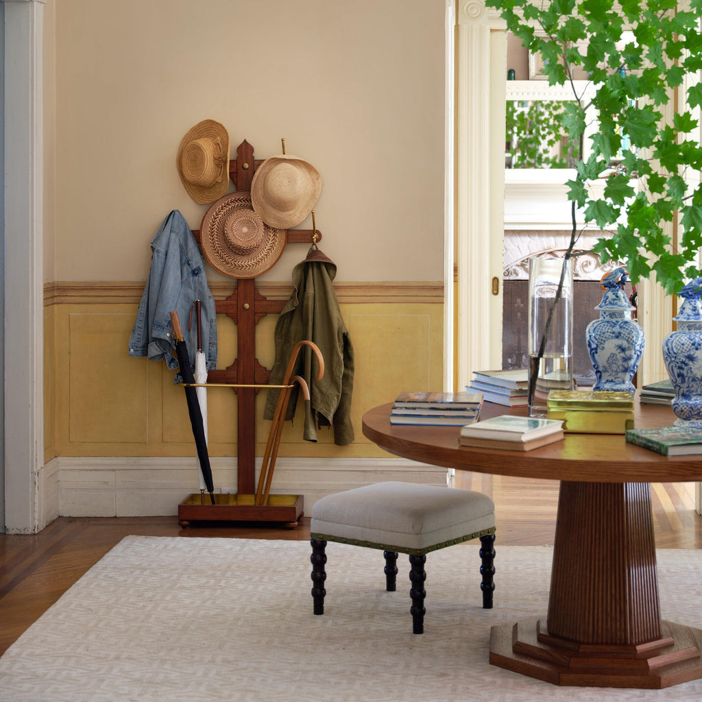 https://a.1stdibscdn.com/maple-cerused-oak-pedestal-dining-table-haven-by-bunny-williams-home-for-sale-picture-7/f_83572/f_478994921765219079747/BWH_FALL_25_134_9e6a0e43_bc41_47d4_9496_195229a758c9_master.jpg