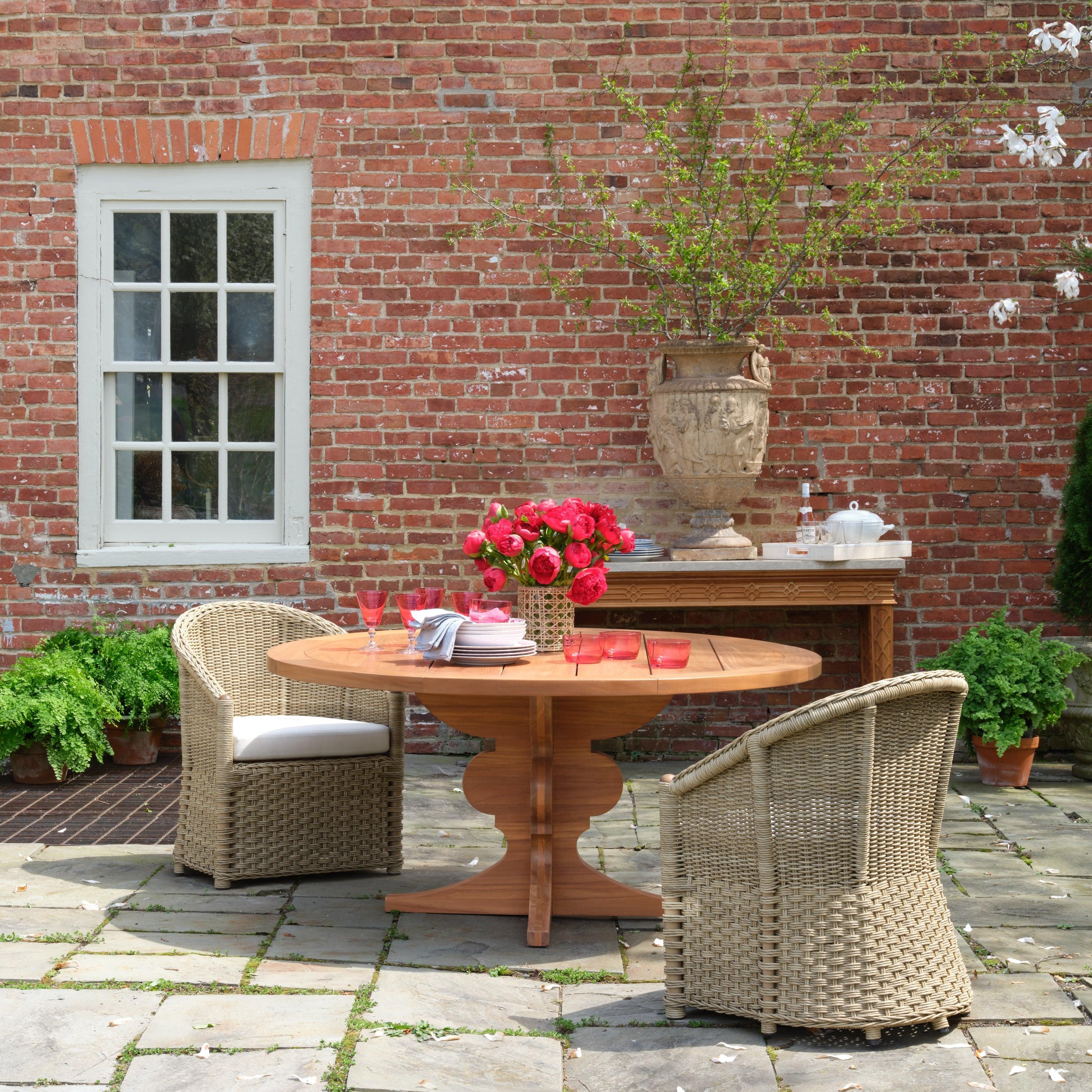https://a.1stdibscdn.com/bunny-williams-home-silhouette-outdoor-teak-dining-table-for-sale-picture-5/f_83572/f_466198121757604787047/BWH_SPRING_24_056_144f25b0_b76d_46e6_8201_c182356d6707_master.jpg