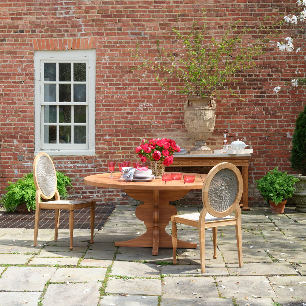https://a.1stdibscdn.com/bunny-williams-home-silhouette-outdoor-teak-dining-table-for-sale-picture-4/f_83572/f_466198121757604786810/BWH_SPRING_24_062_7548ac1f_f778_45cb_8b64_1b86e3d0fdcc_master.jpg