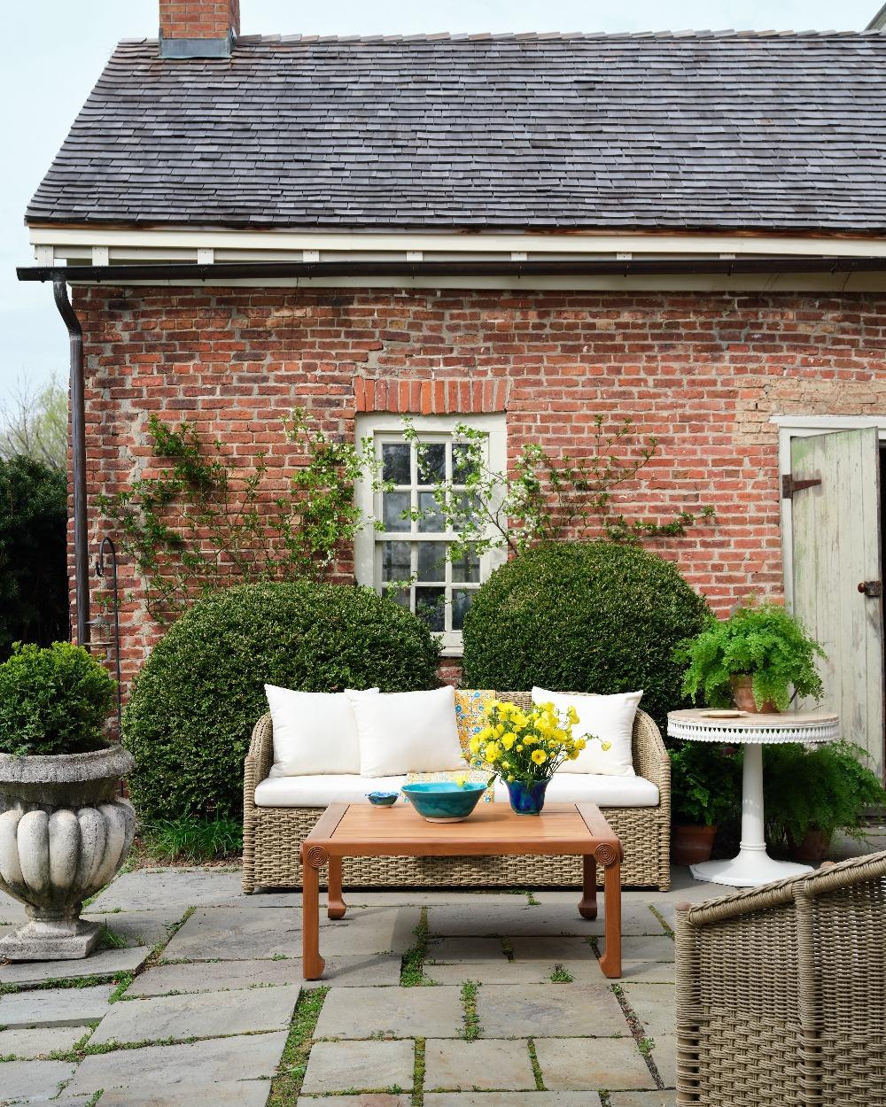 https://a.1stdibscdn.com/bunny-williams-home-crofters-outdoor-sofa-for-sale-picture-5/f_83572/f_436173721739465539520/BWH_SPRING_24_093_master.jpg
