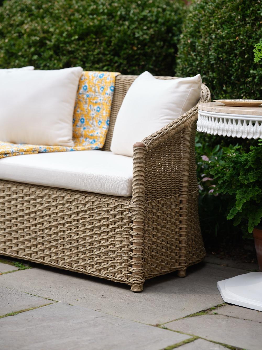 https://a.1stdibscdn.com/bunny-williams-home-crofters-outdoor-sofa-for-sale-picture-6/f_83572/f_436173721739465539305/BWH_SPRING_24_100_master.jpg