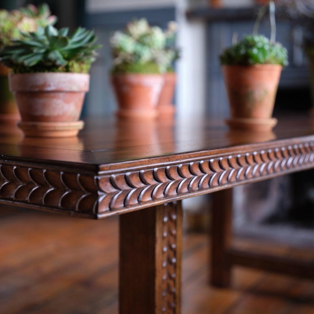https://a.1stdibscdn.com/bunny-williams-home-hard-carved-holland-dining-table-for-sale-picture-5/f_83572/f_466197621757604234135/BWH_SPRING_24_131_d016dff1_d0c8_42c6_bb73_36e7570bb724_master.jpg