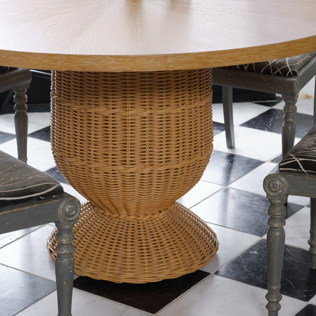 https://a.1stdibscdn.com/bunny-williams-home-braided-urn-dining-table-for-sale-picture-8/f_83572/f_463600821755803354957/BWH_SPRING_25_157_master.jpg