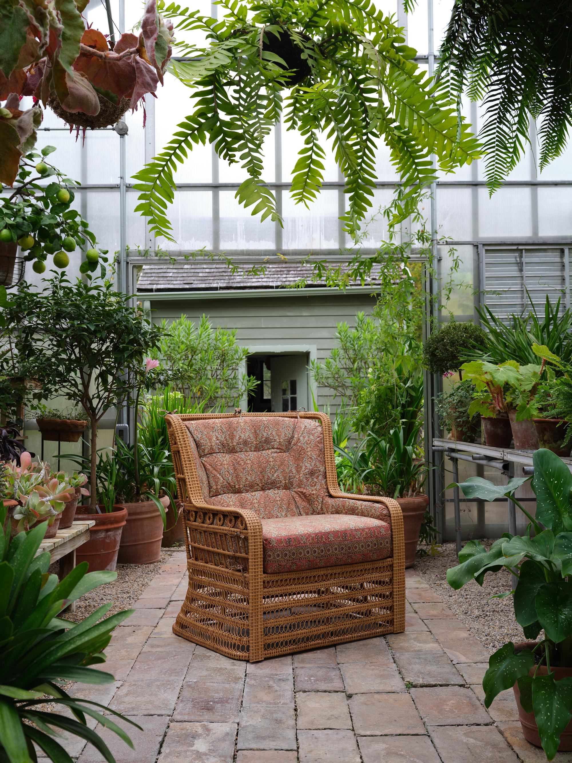 https://a.1stdibscdn.com/bunny-williams-home-kinley-armchair-for-sale-picture-7/f_83572/f_436221421739481377966/BWH_TREILLAGE_FALL_21_009_master.jpg