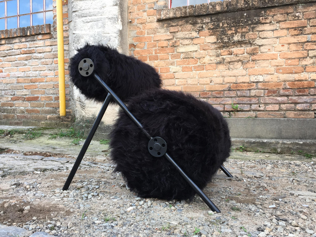 https://a.1stdibscdn.com/fur-armchair-in-brazilian-contemporary-style-for-sale-picture-6/f_31871/f_91015511657709183666/B_SHEEP_TIAGO_CURIONI_master.JPG