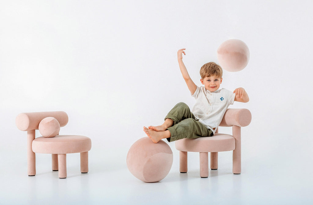 https://a.1stdibscdn.com/modern-baby-gropius-low-chair-cs1-for-kids-by-noom-for-sale-picture-7/f_42321/f_308112921665525808937/Baby_Gropius_Collction_17_sm_master.jpg