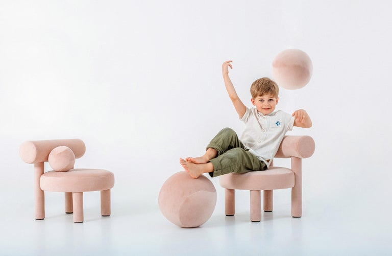 https://a.1stdibscdn.com/modern-baby-gropius-low-chair-cs1-fluffy-edition-in-faux-sheepskin-by-noom-for-sale-picture-18/f_42321/f_423394821731763193660/Baby_Gropius_Collction_17_sm_master.jpg?width=768