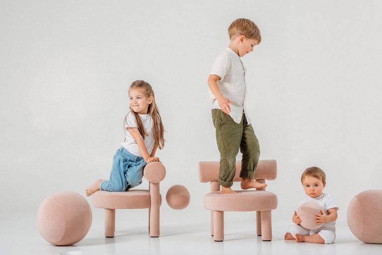 https://a.1stdibscdn.com/modern-baby-gropius-low-chair-cs1-fluffy-edition-in-faux-sheepskin-by-noom-for-sale-picture-20/f_42321/f_423394821731763166435/Baby_Gropius_Collction_6_sm_master.jpg?width=768
