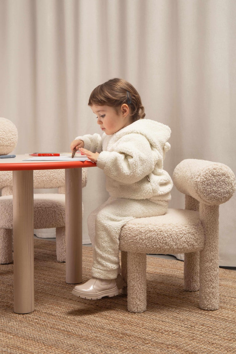 https://a.1stdibscdn.com/modern-baby-gropius-chair-cs1-fluffy-edition-in-premium-faux-fur-by-noom-for-sale-picture-12/f_42321/f_423392721731761200779/Baby_Paul_Table_12__master.jpg?width=768
